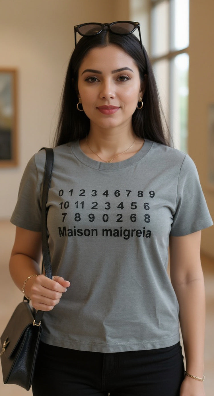 Camiseta gris con texto / P373 image 0