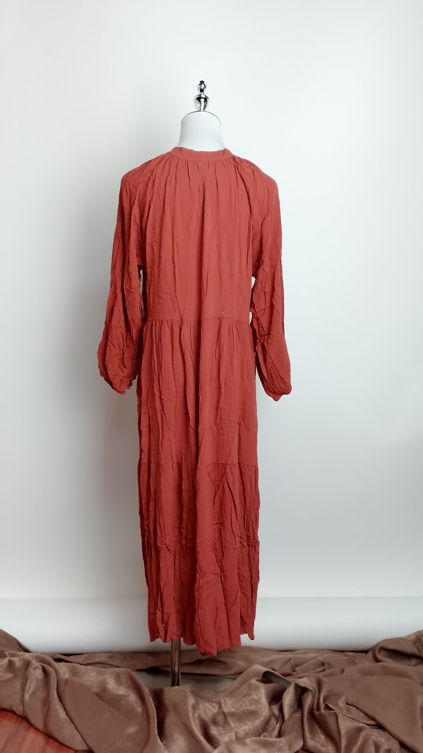 Vestido marrón mangas largas / ANV74