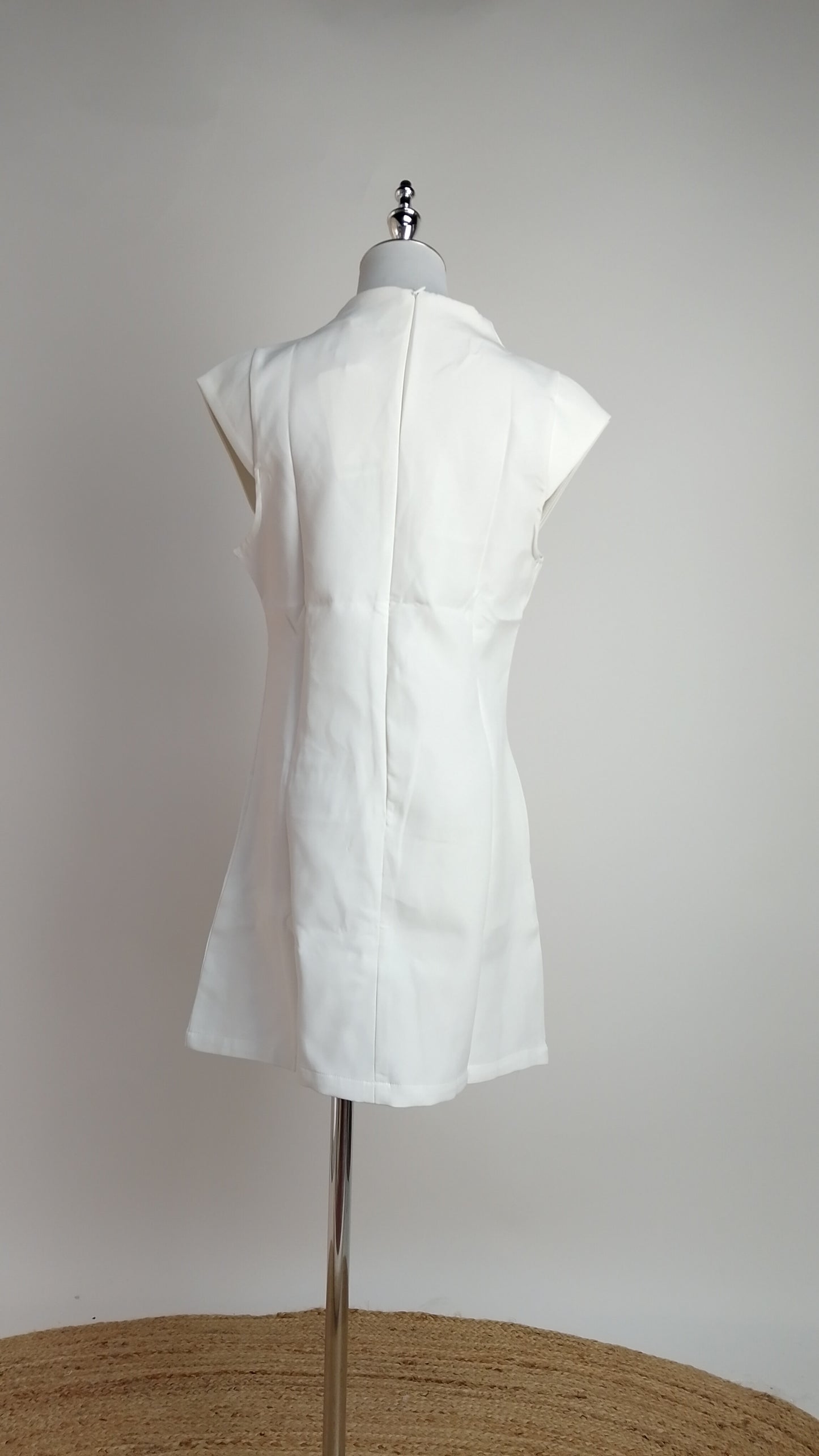 Vestido blanco minimalista / ANV88