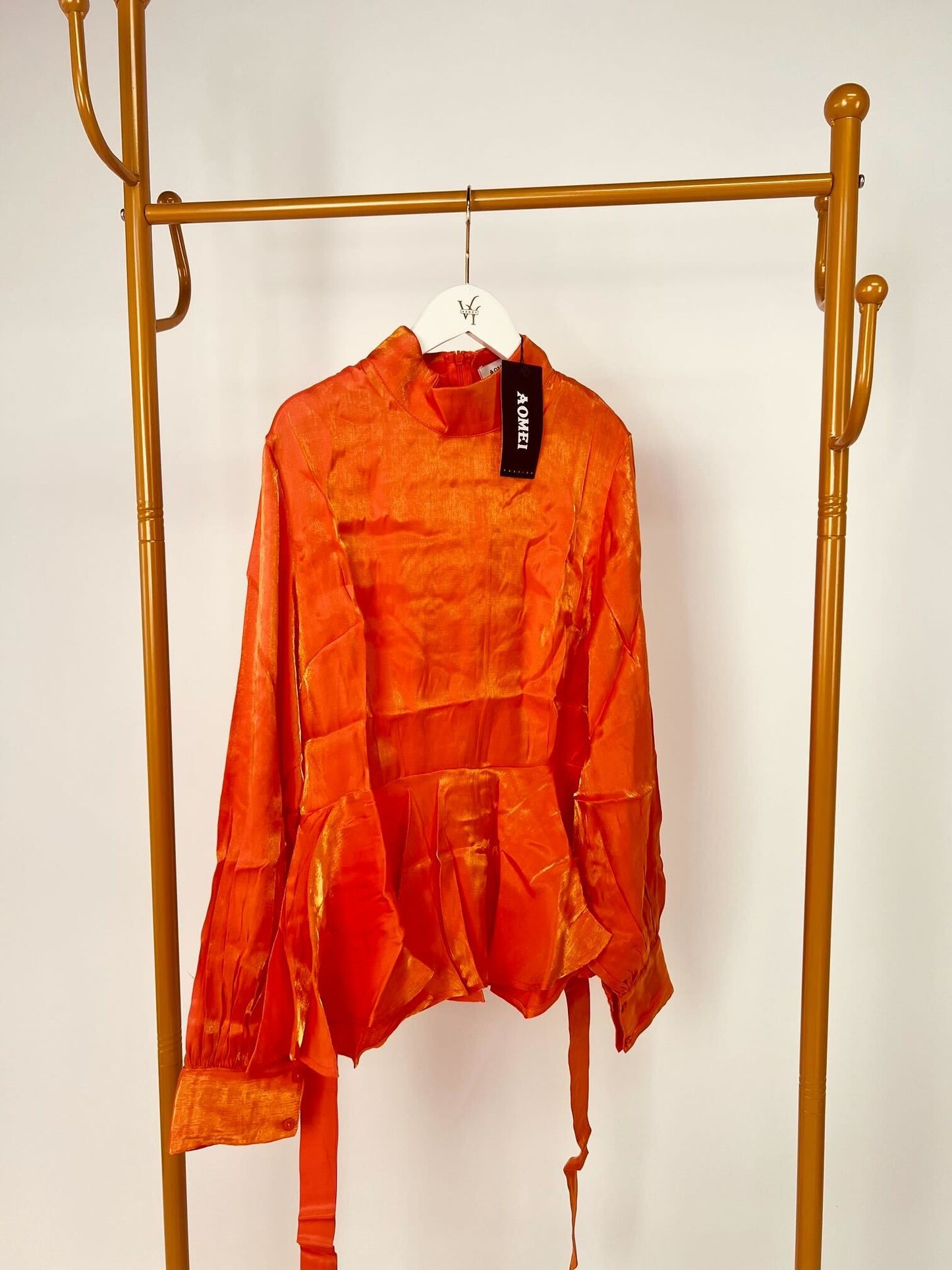 Blusa Naranja en satín / AO10