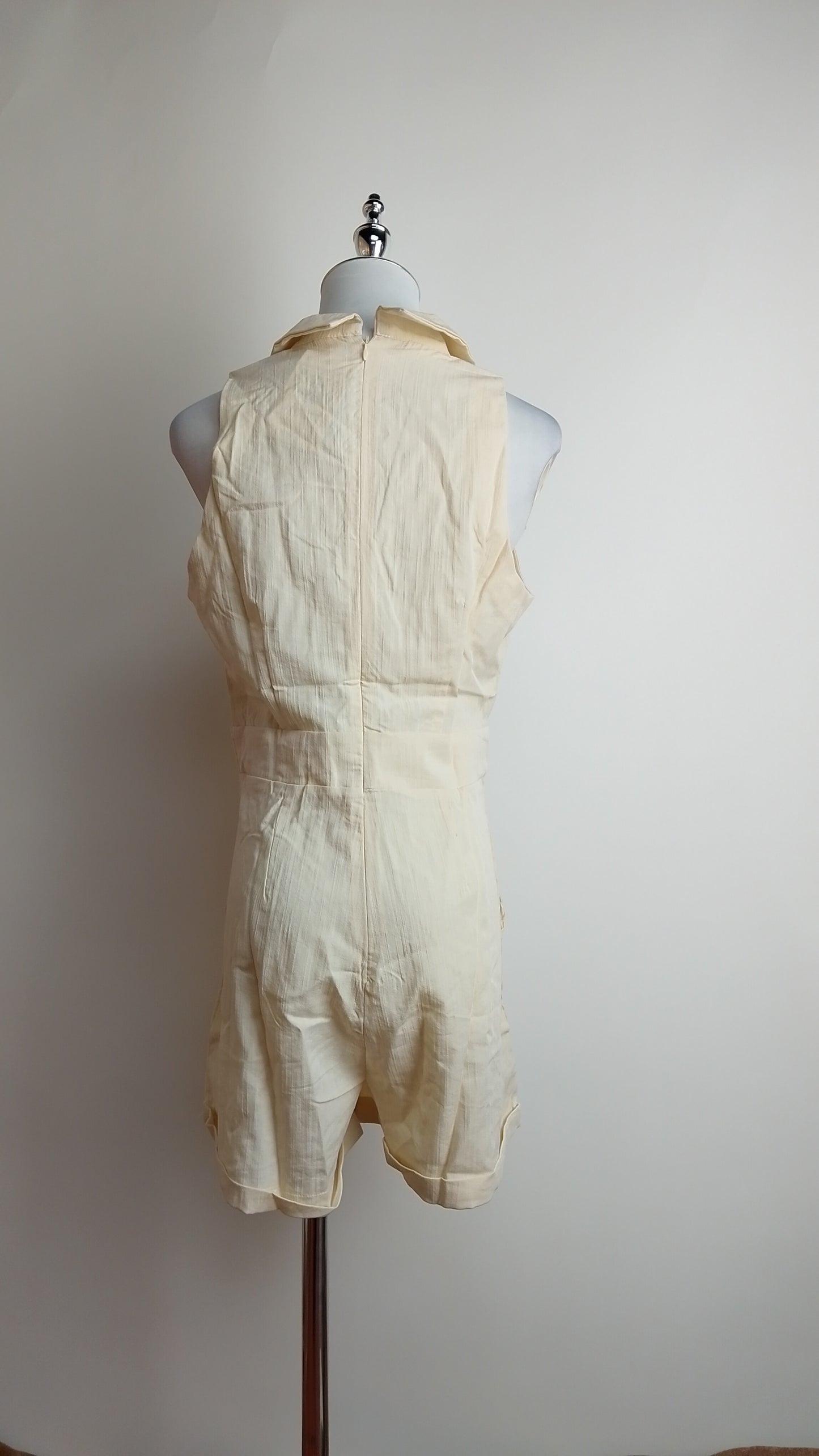 Enterizo corto beige urbano / ANJ04