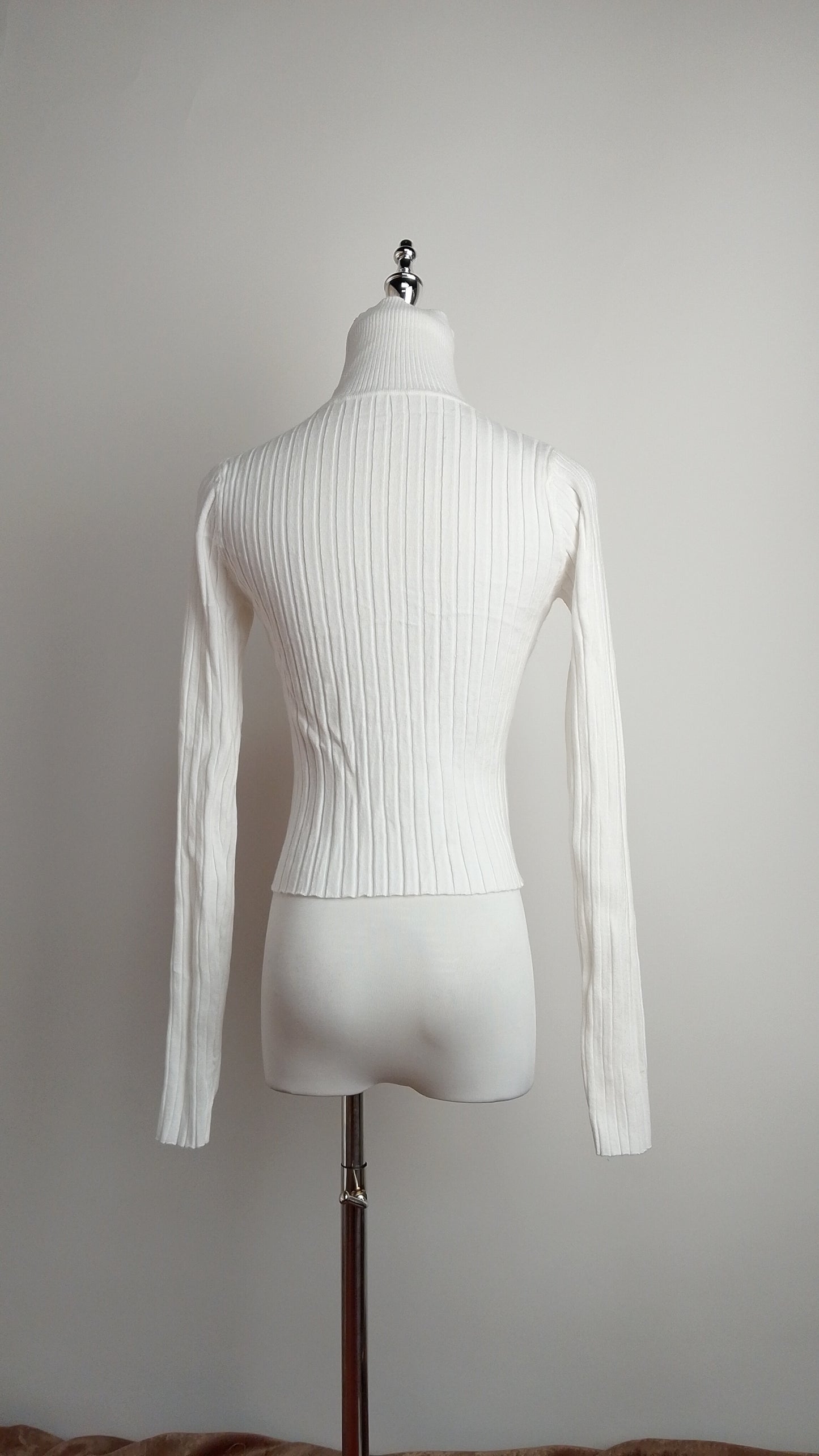 Blusa blanca cuello alto / ANB31