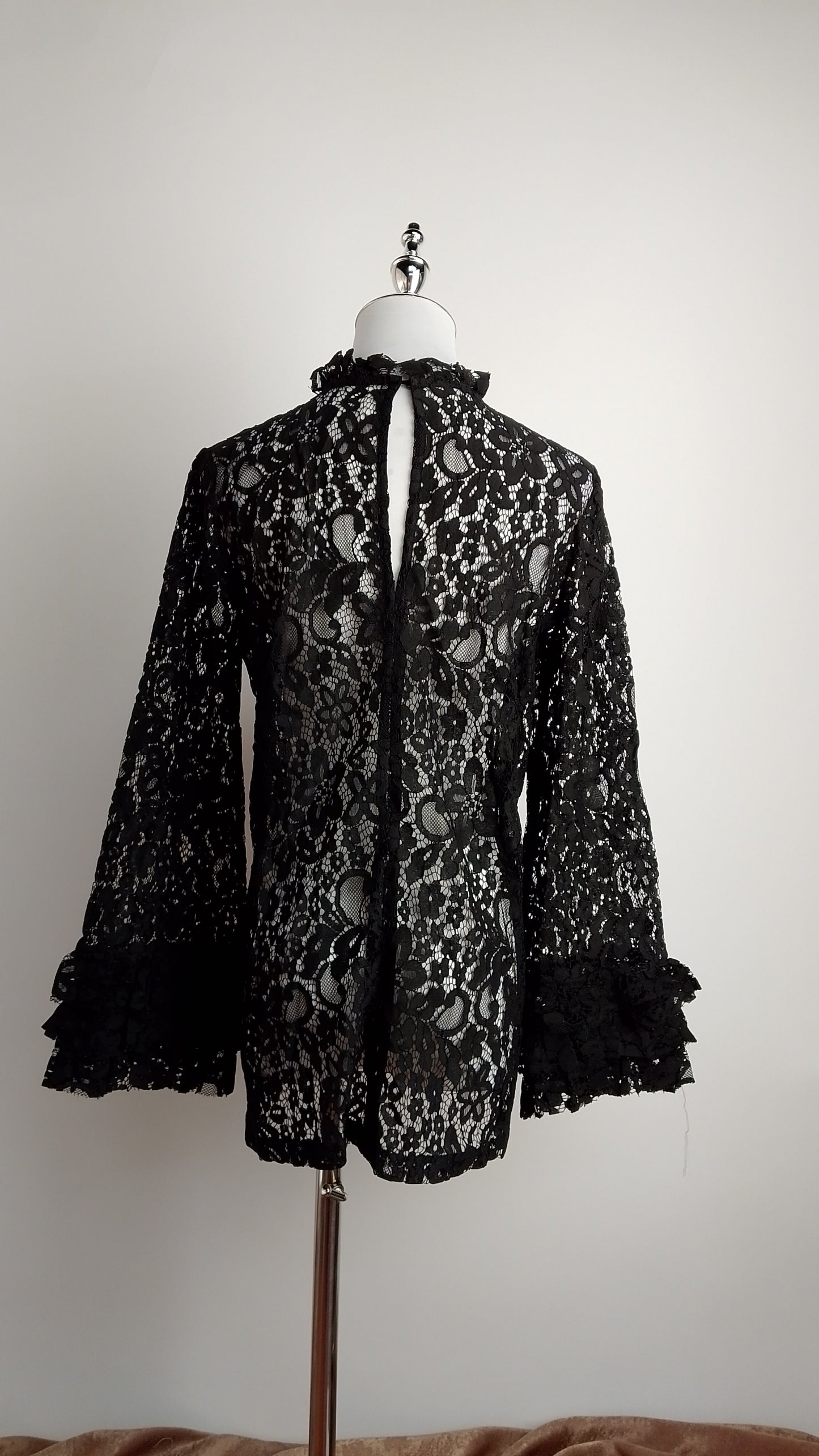 Blusa negra encaje sofisticada / ANB29