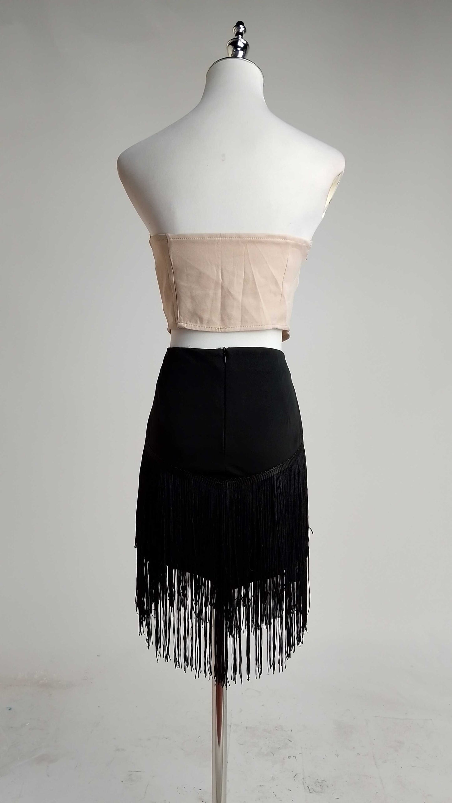 Falda corta con flequillos elegantes D&M / V459