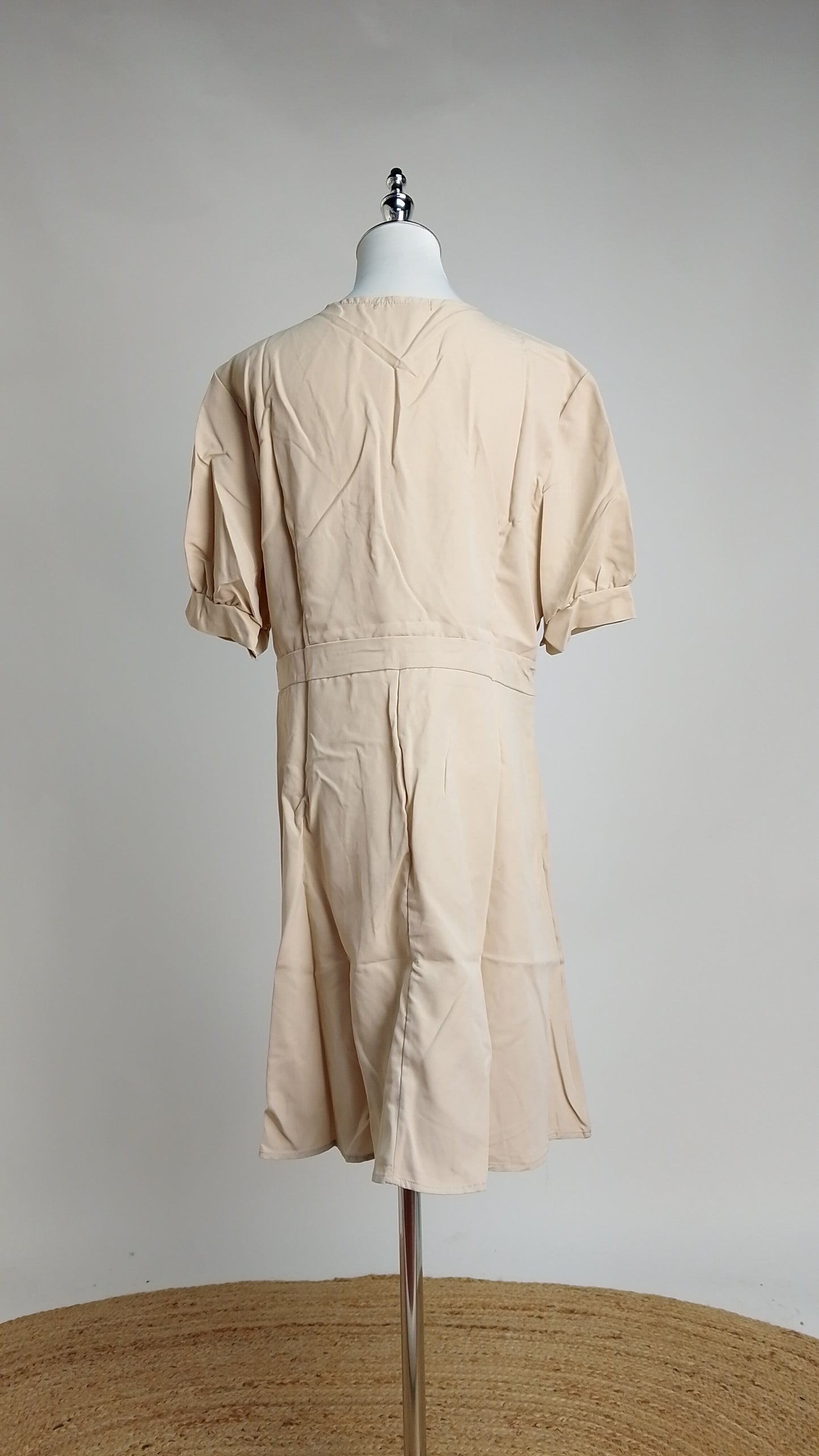 Vestido Beige de Manga Corta / L91A