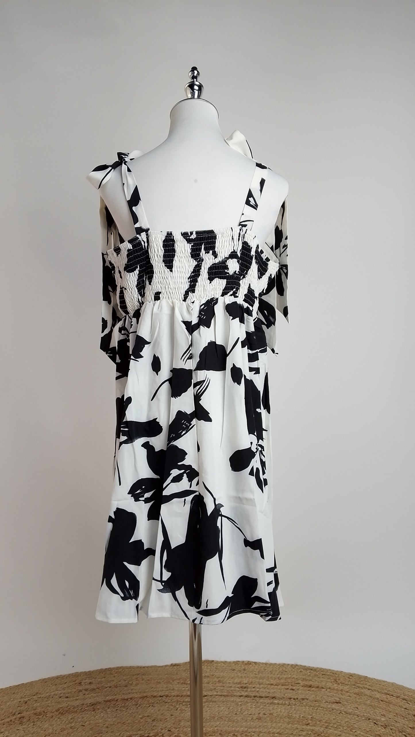 Vestido Blanco & Negro Estampado Elegante / MV02