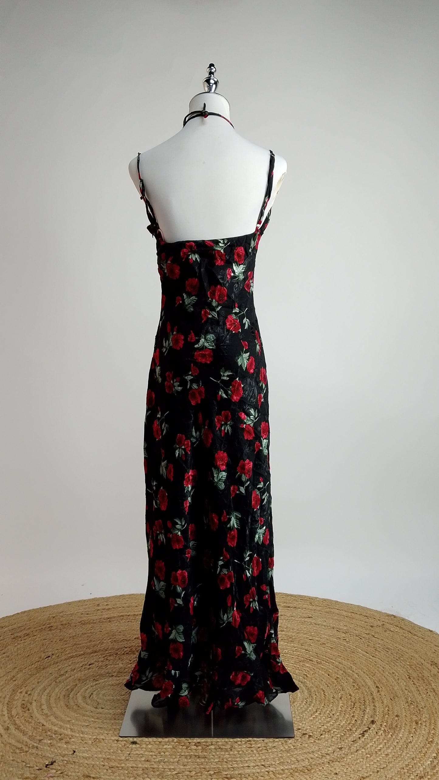 Vestido Negro Floral Ajustado / MV10