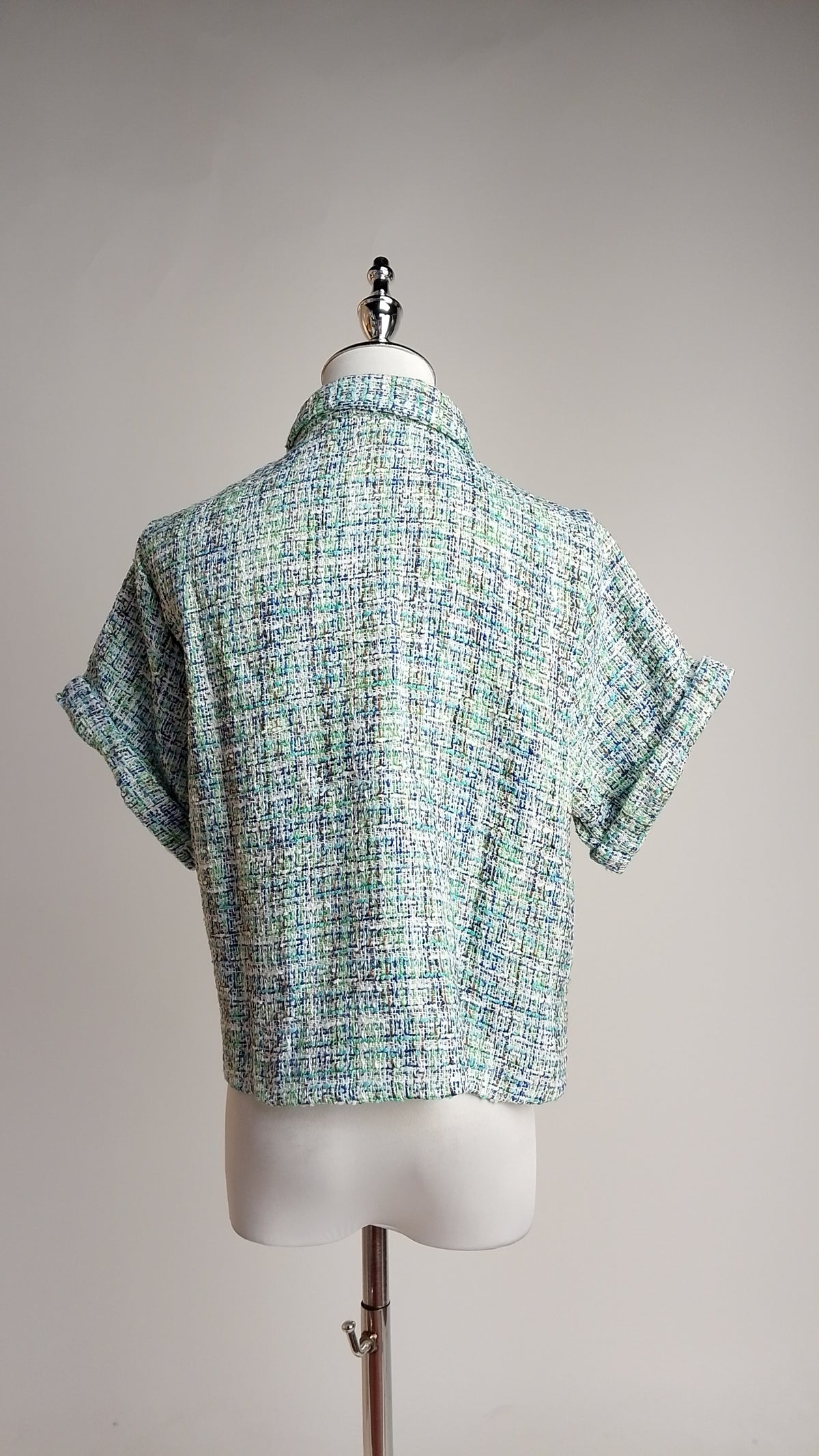 Blusa Estampada de Manga Corta con Cuello Camisero / ANB26049