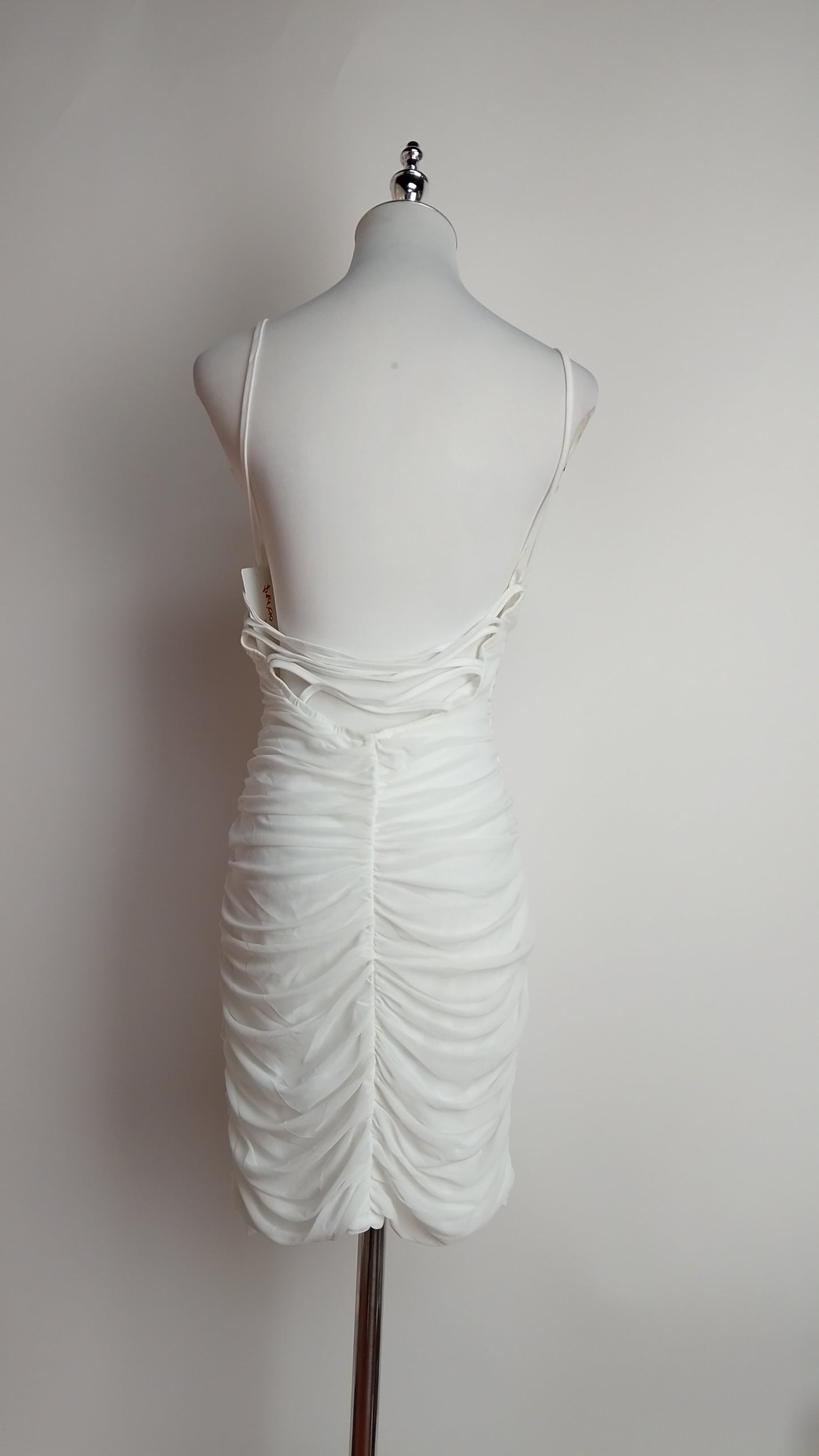 Vestido blanco fruncido / UV60