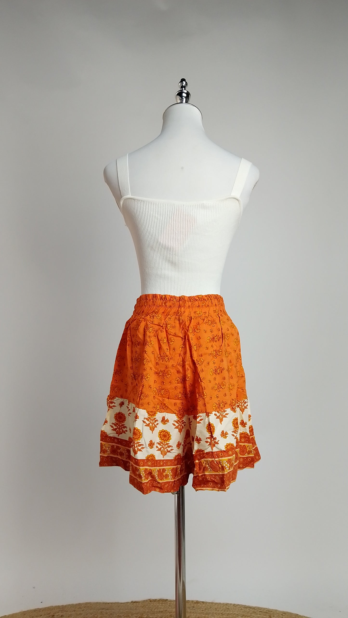 Short Floral Naranja con Volantes / ANE1001-66