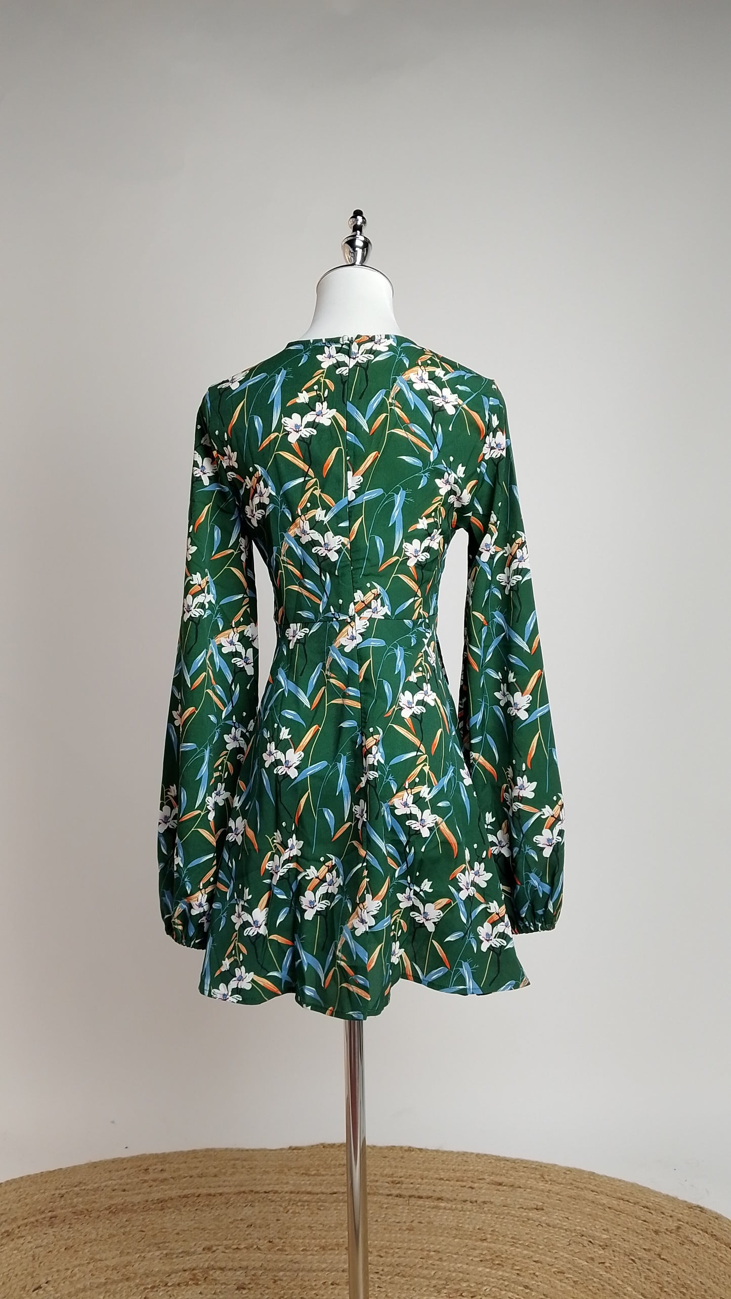 Vestido Corto Estampado con Mangas / ANU57