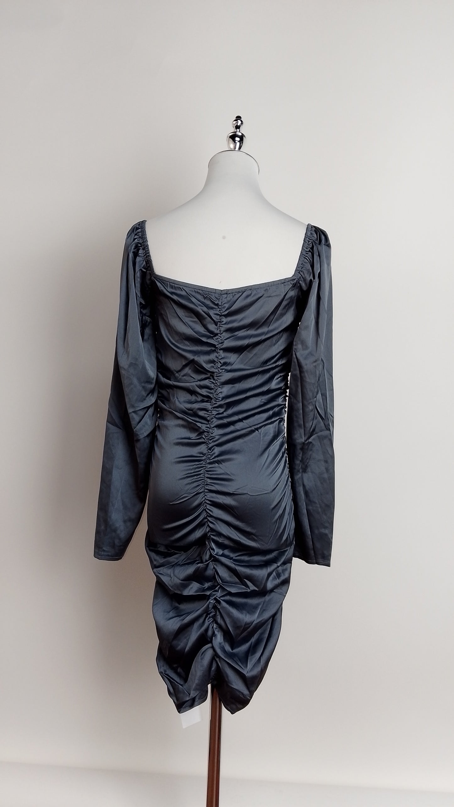 Vestido gris corto drapeado / UV87