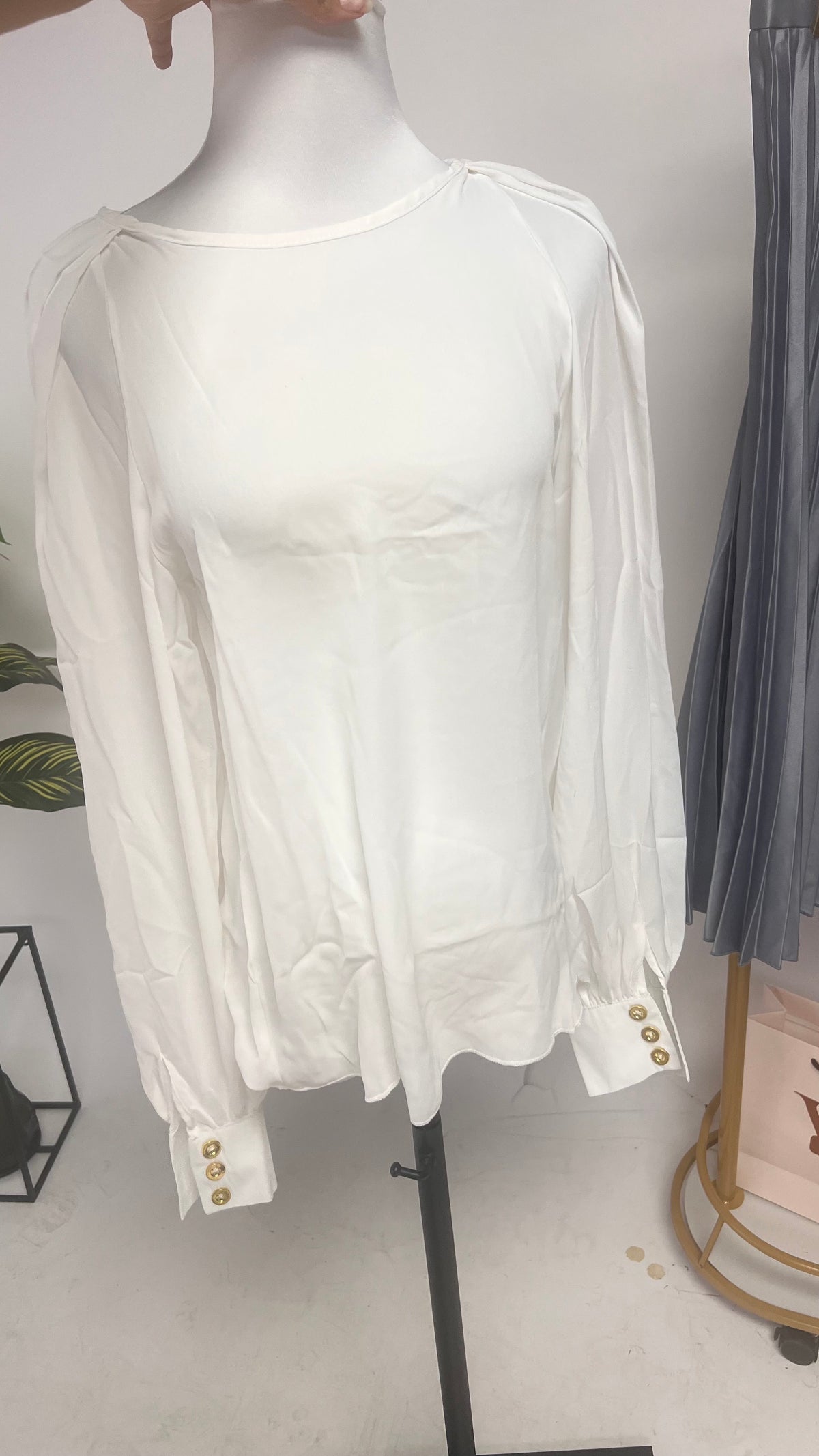Blusa blanca con mangas globo plisadas AOMEI / AO100 image 2