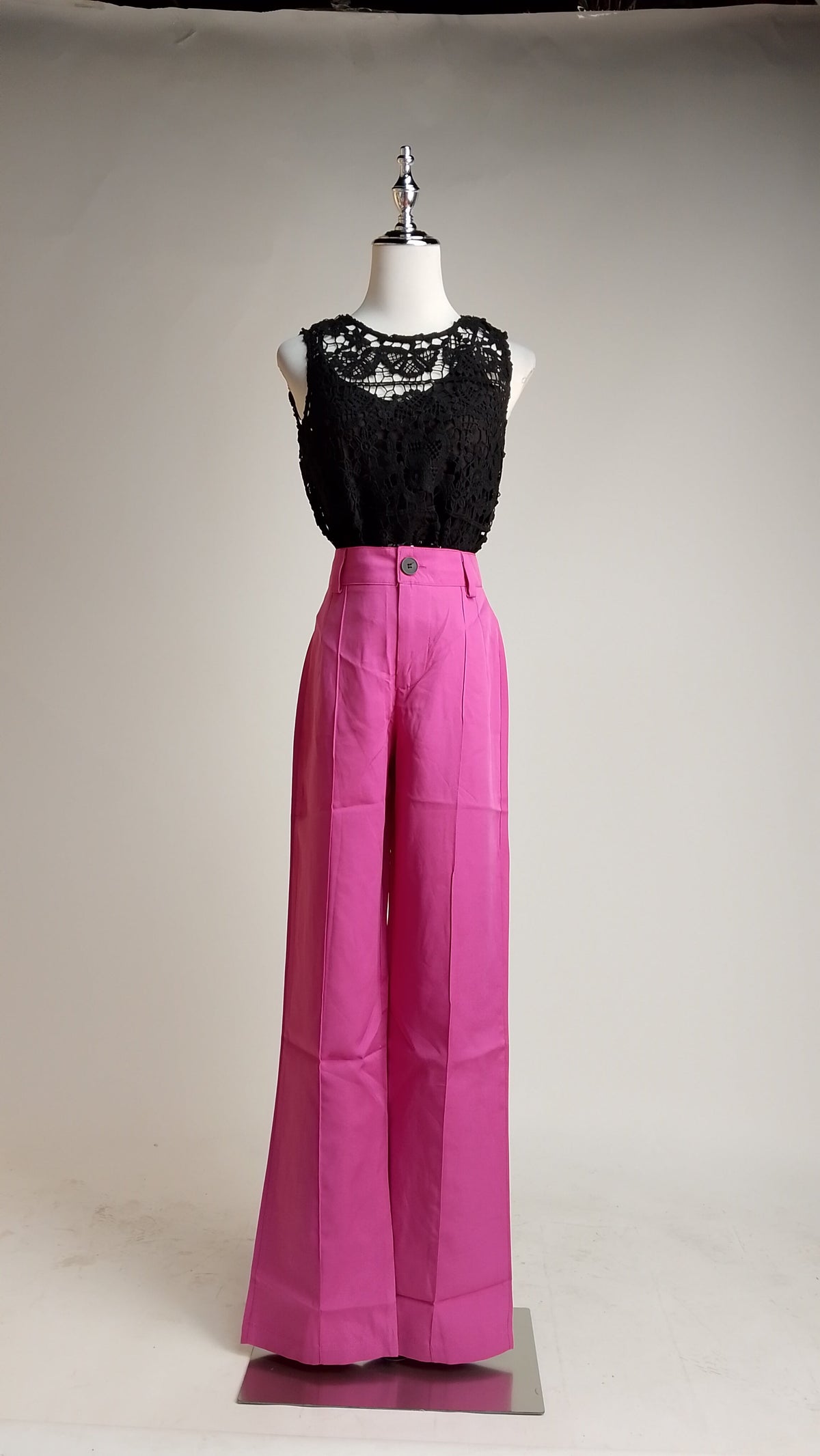 Blusa negra romántica encaje + Pantalón wide-leg fucsia /OUTEV108