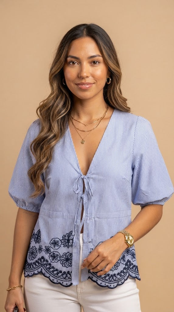 Blusa Celeste Corta con Bordado / ANB26076
