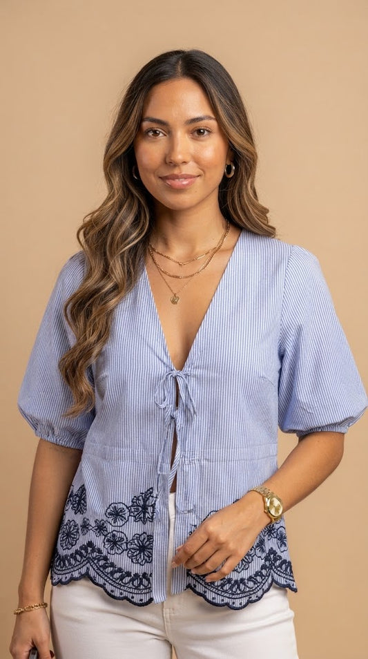 Blusa Celeste Corta con Bordado / ANB26076