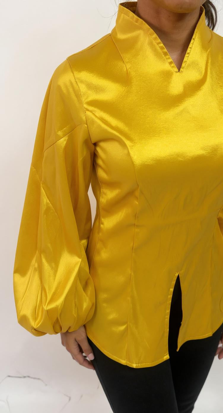 Blusa satinada con cuello en V/ AO8 image 8