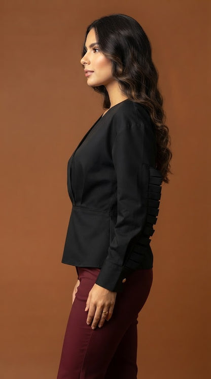 Blusa negra  escote cruzado / AO42