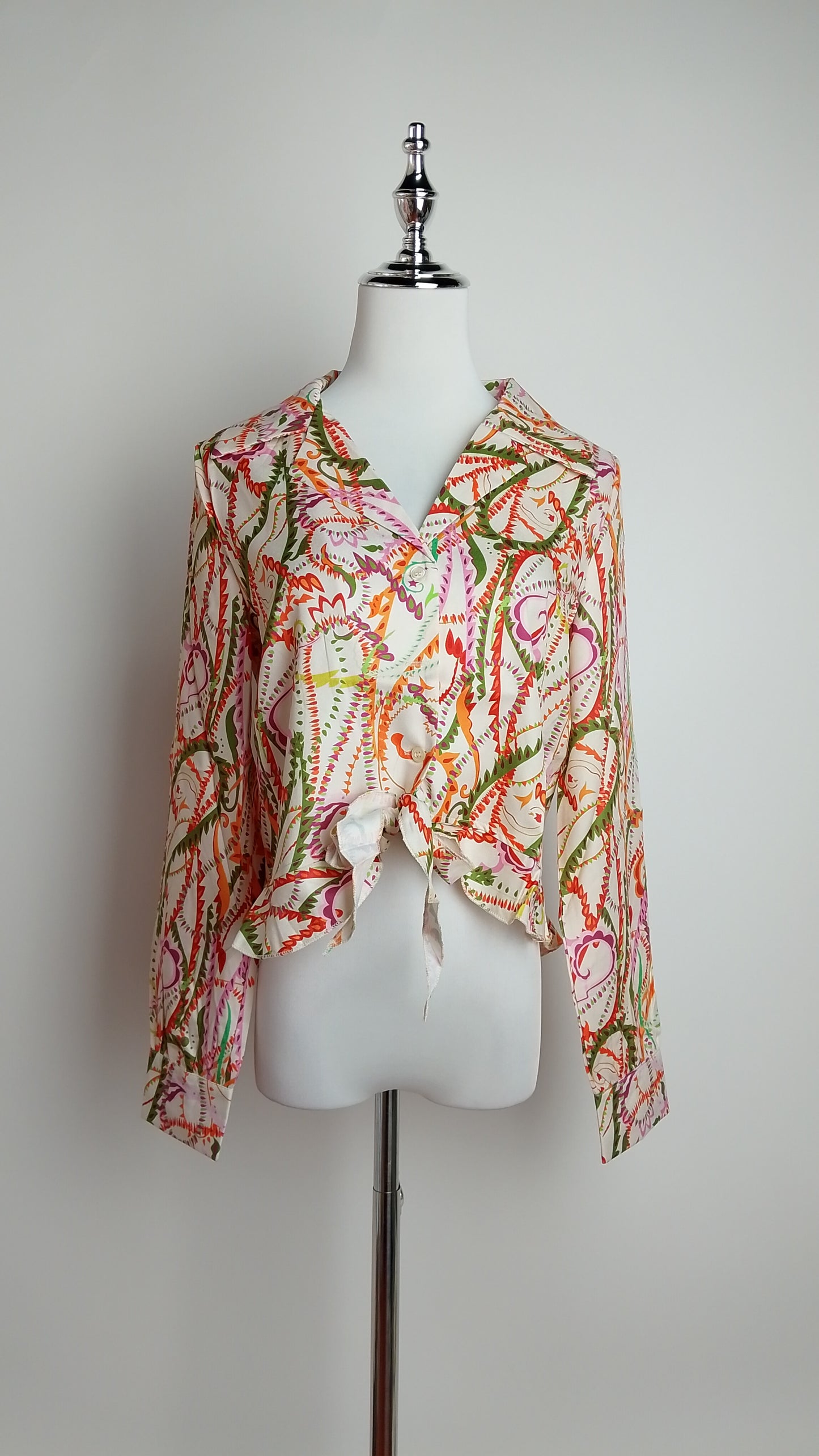 Blusa estampada nudo frontal / ANB2608