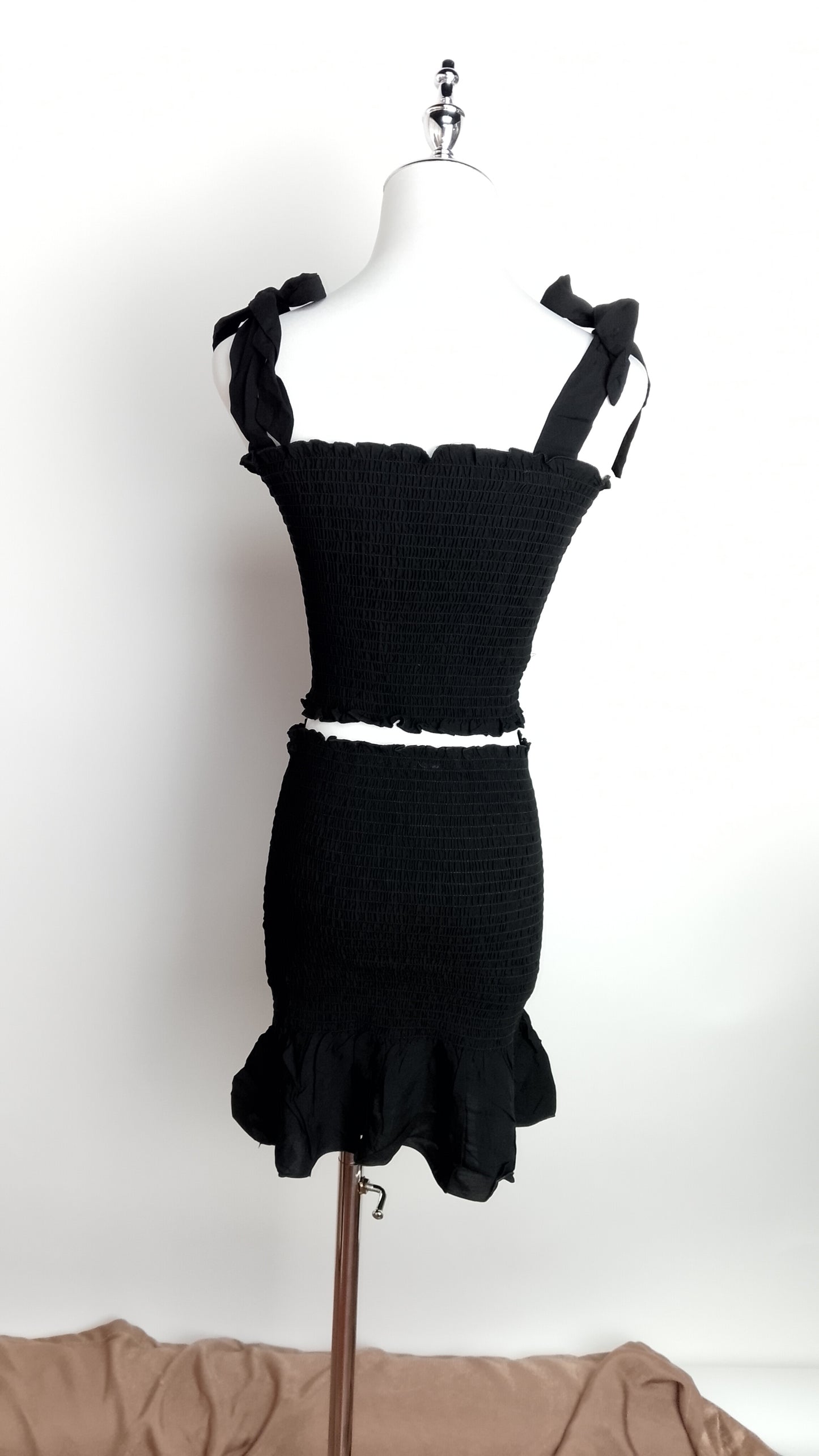 Conjunto negro top y falda con volantes / ANS08