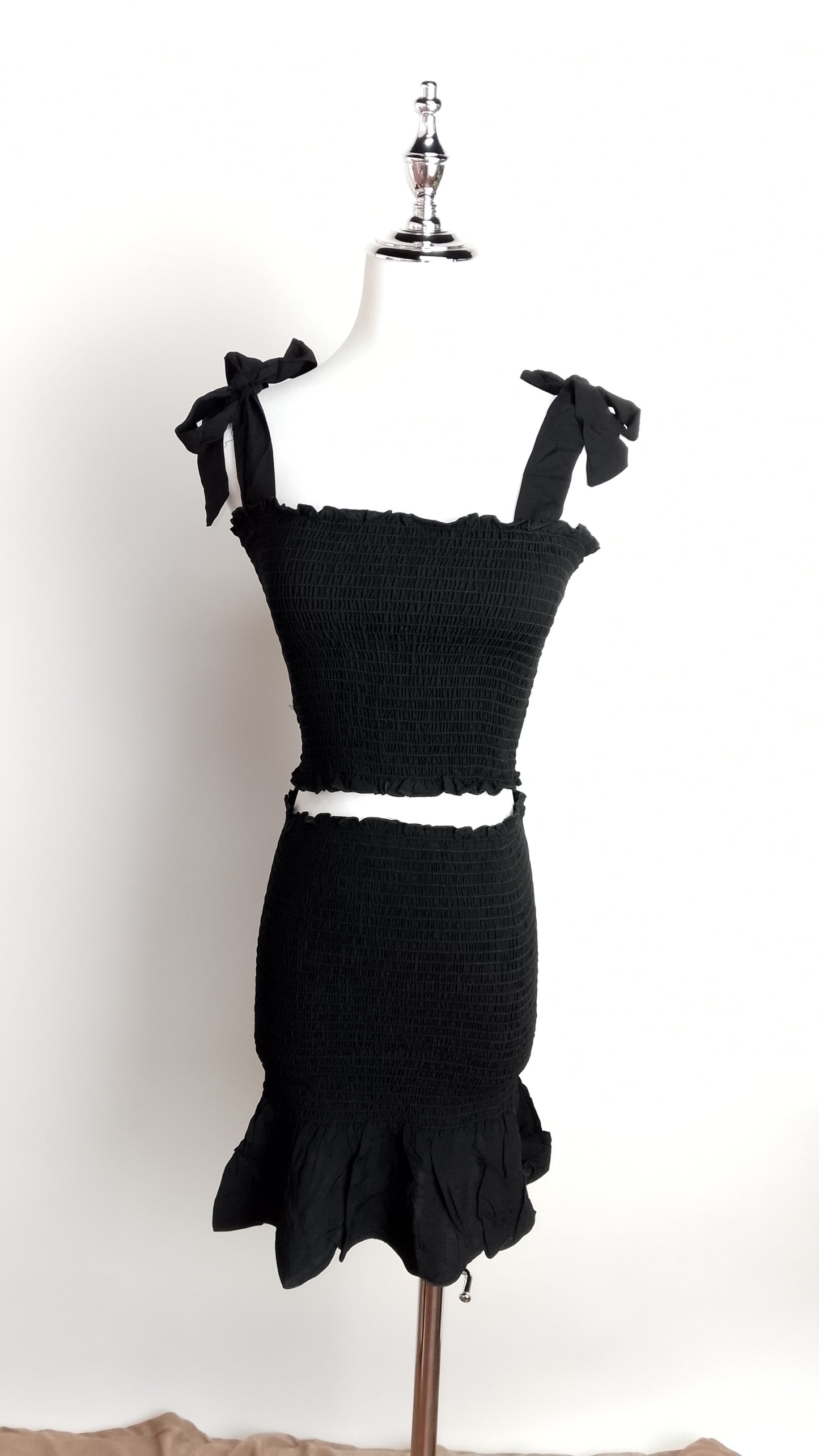 Conjunto negro top y falda con volantes / ANS08