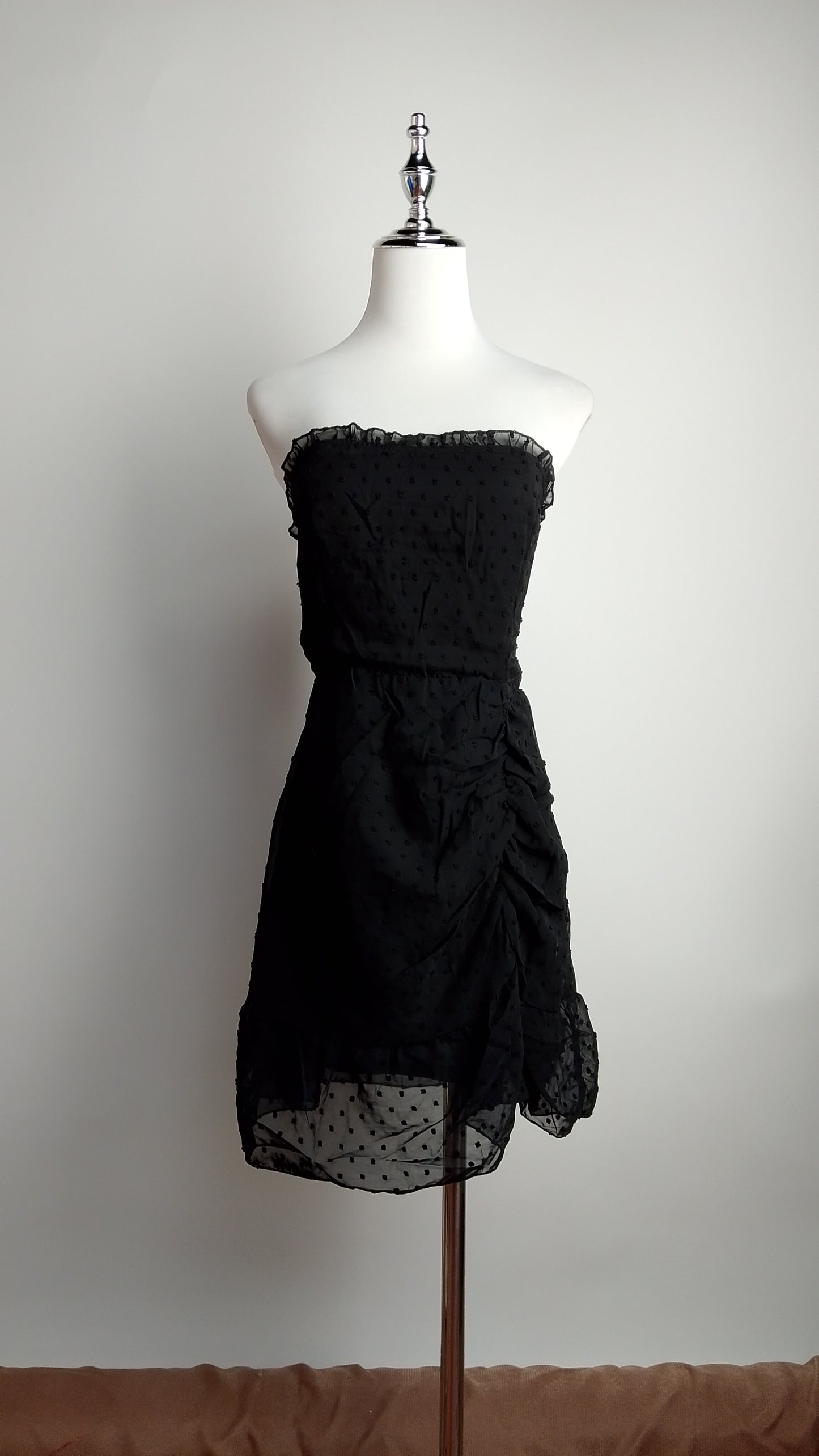 Vestido negro strapless / ANV38