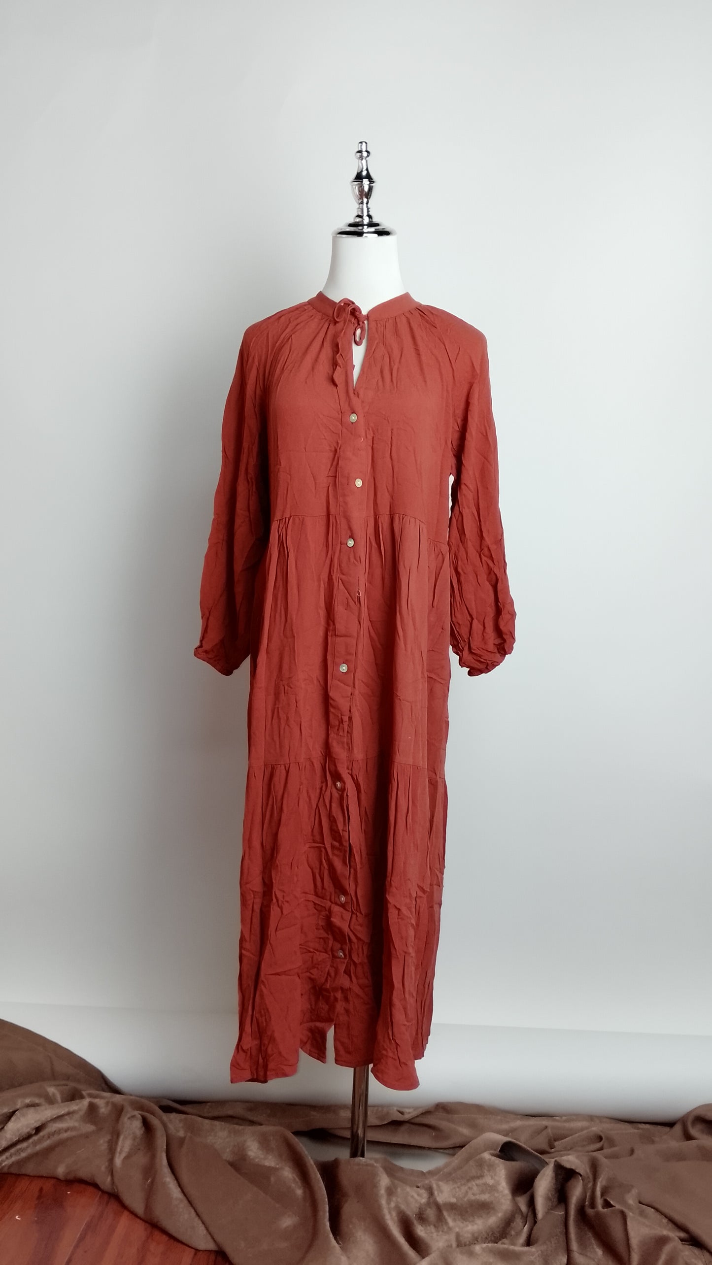 Vestido marrón mangas largas / ANV74