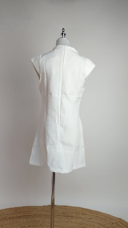 Vestido blanco minimalista / ANV88