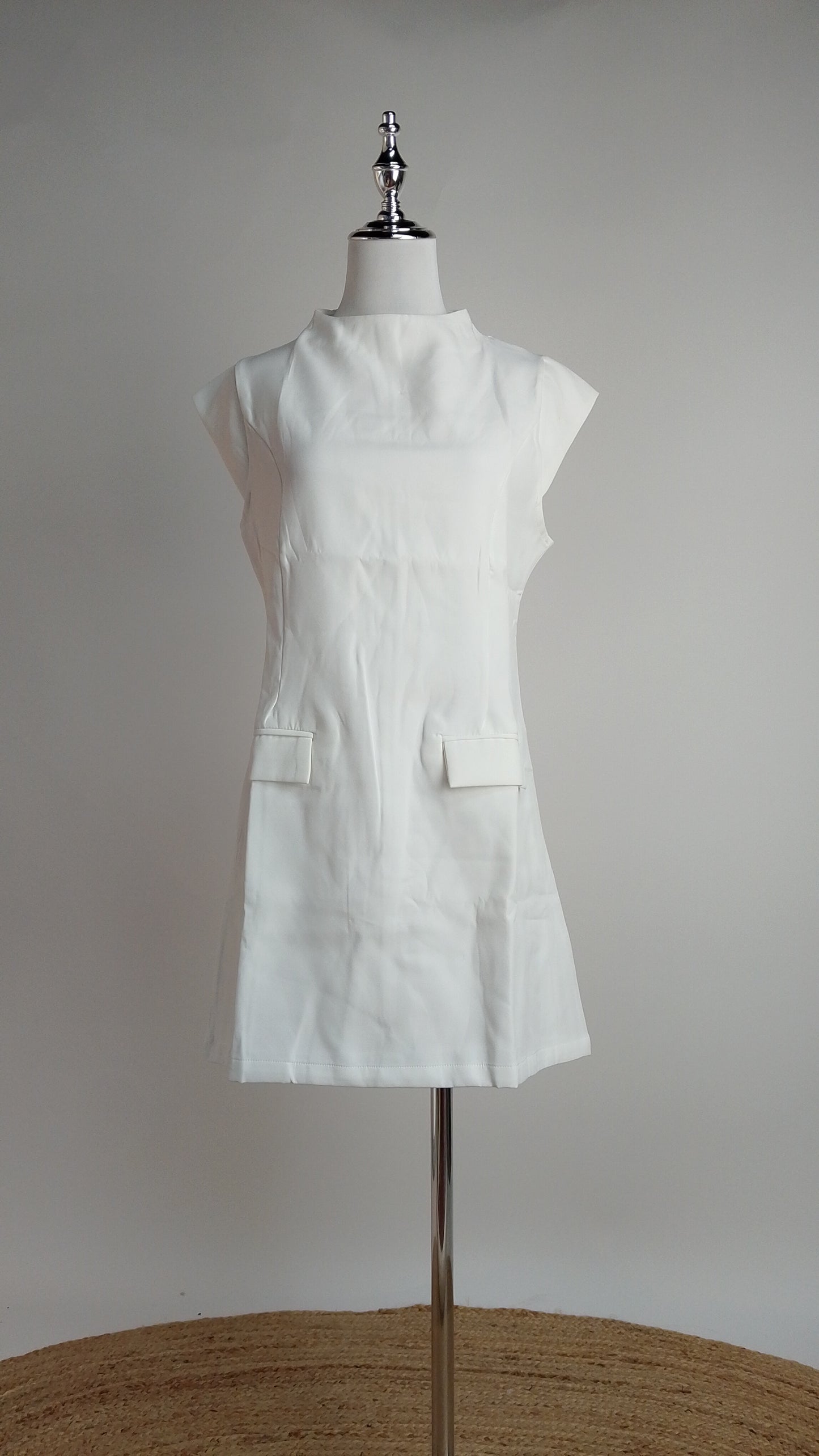 Vestido blanco minimalista / ANV88