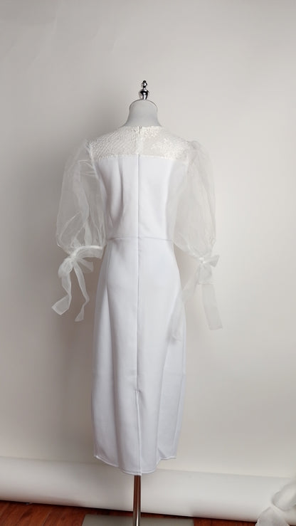 Vestido blanco con mangas de tul / AO106