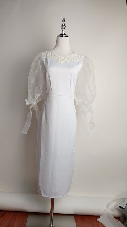Vestido blanco con mangas de tul / AO106