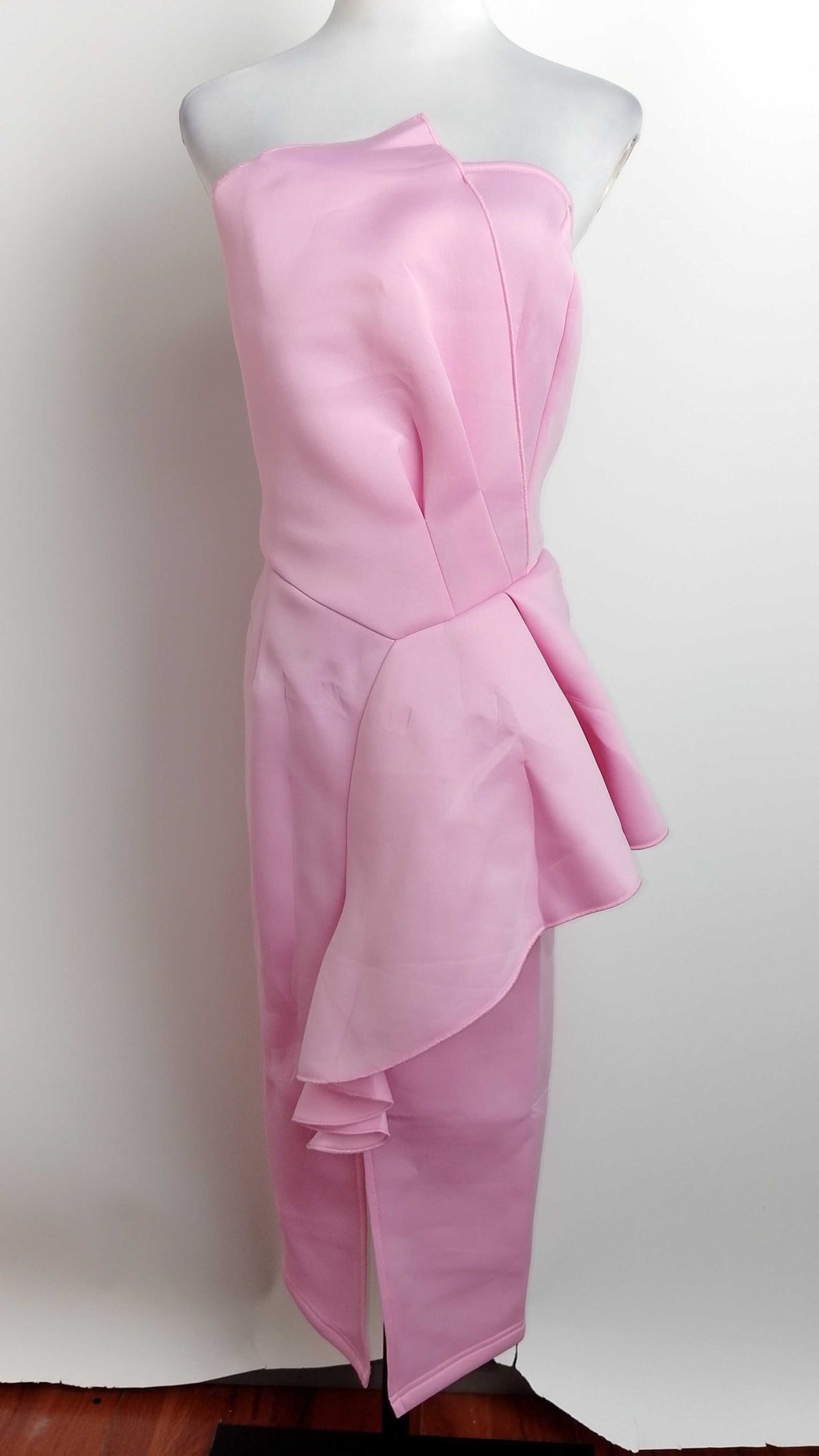 Vestido rosa con vuelo lateral / AO117
