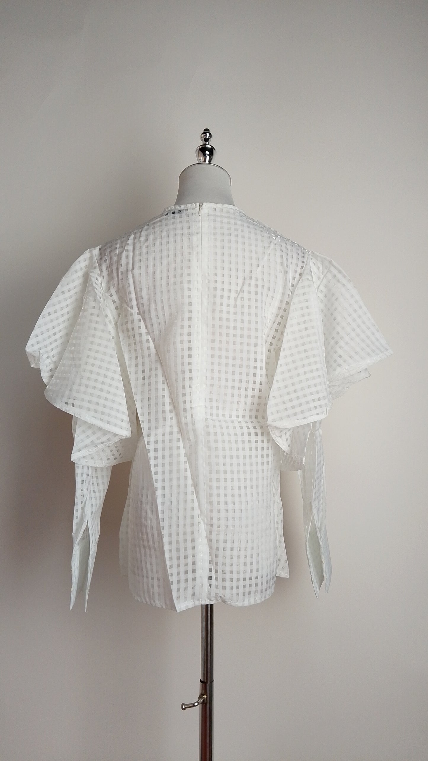 Blusa blanca cuadriculada / AO163