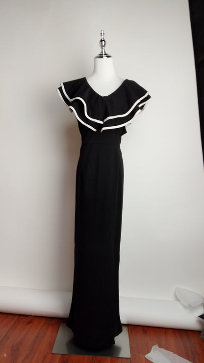 Vestido negro con cuello blanco / AO171