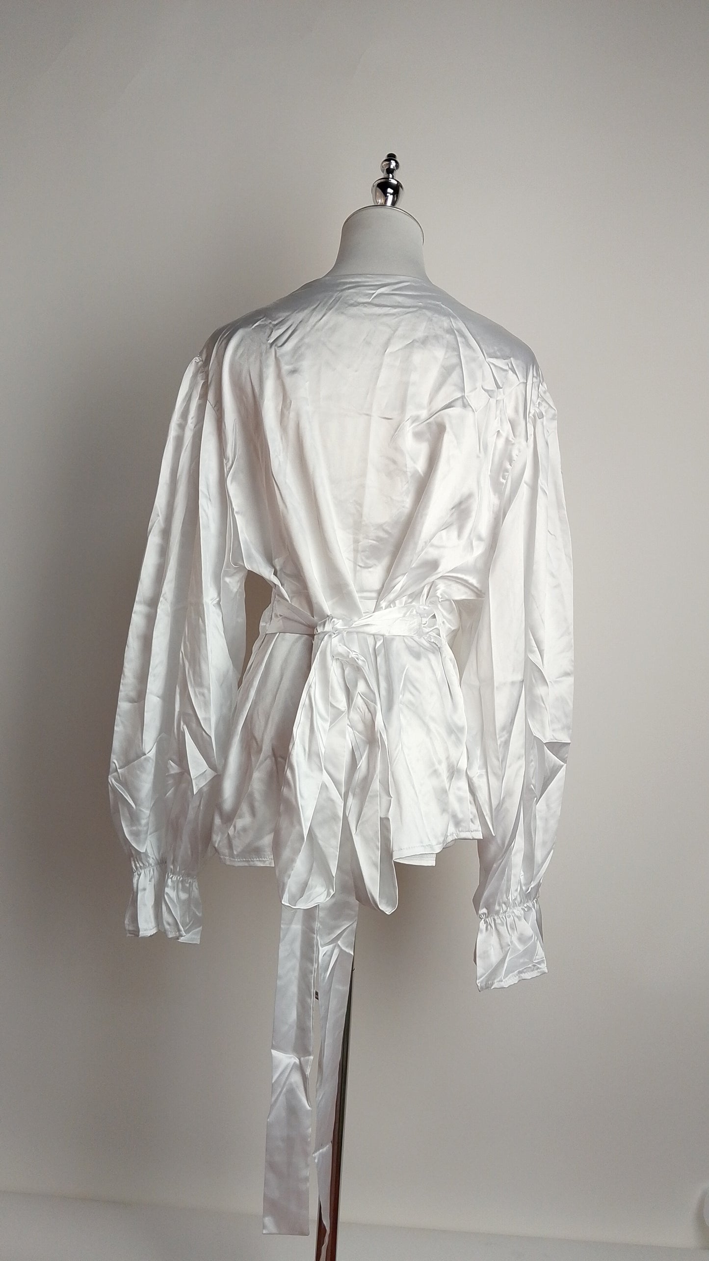 Blusa plateada satinada / AO180