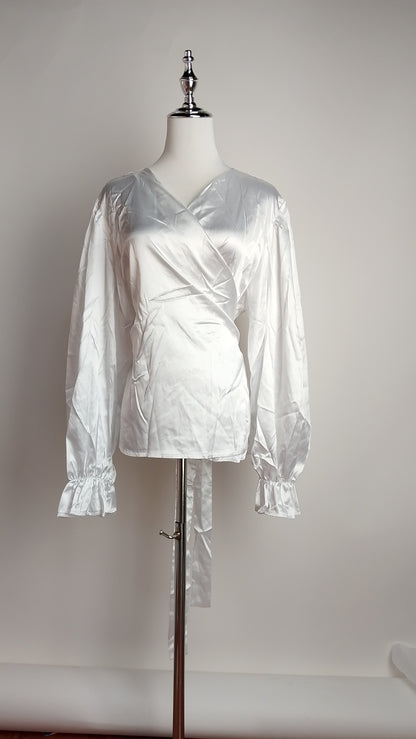 Blusa plateada satinada / AO180