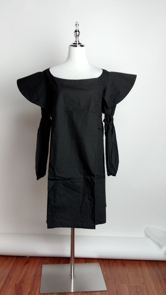 Vestido negro con mangas globo / AO183