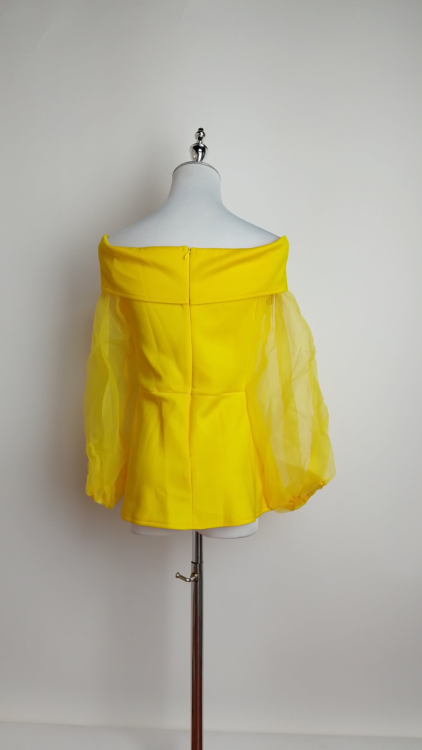 Blusa amarilla off-shoulder / AO186