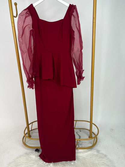 Vestido rojo con mangas de tul / AO43
