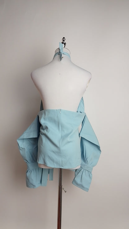 Blusa azul cruzada con hombros descubiertos AOMEI / AO81