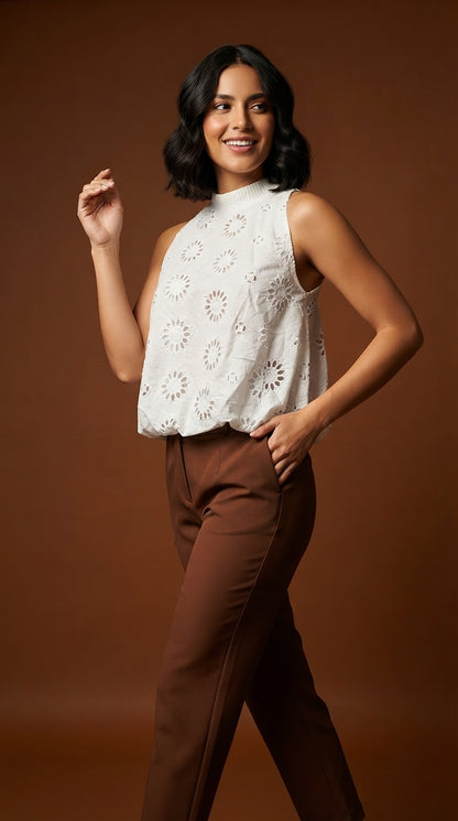 Blusa de Algodón Bordada con Cuello Alto / ANB26096