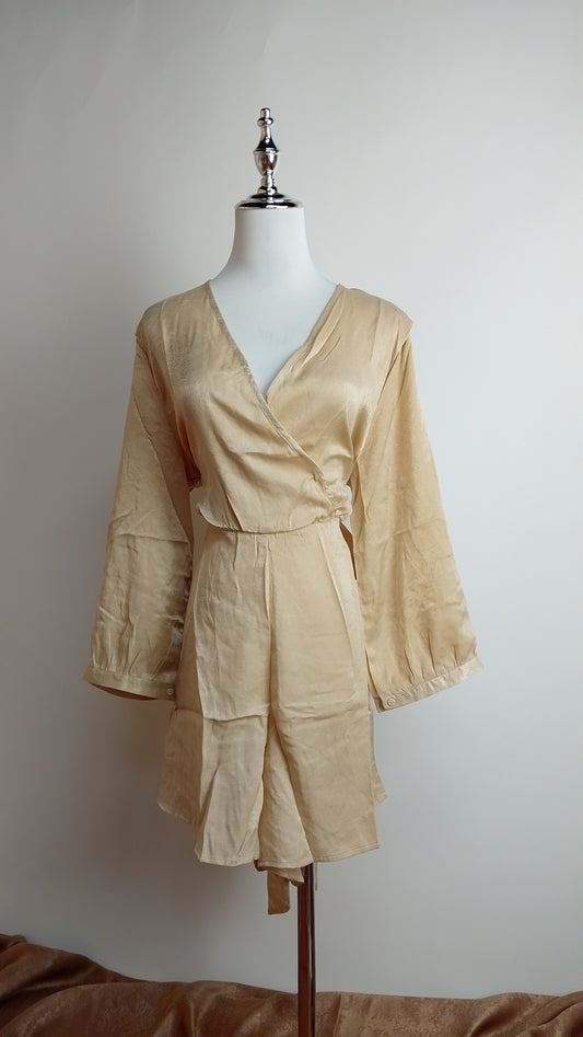 Enterizo corto beige cruzado / ANJ10