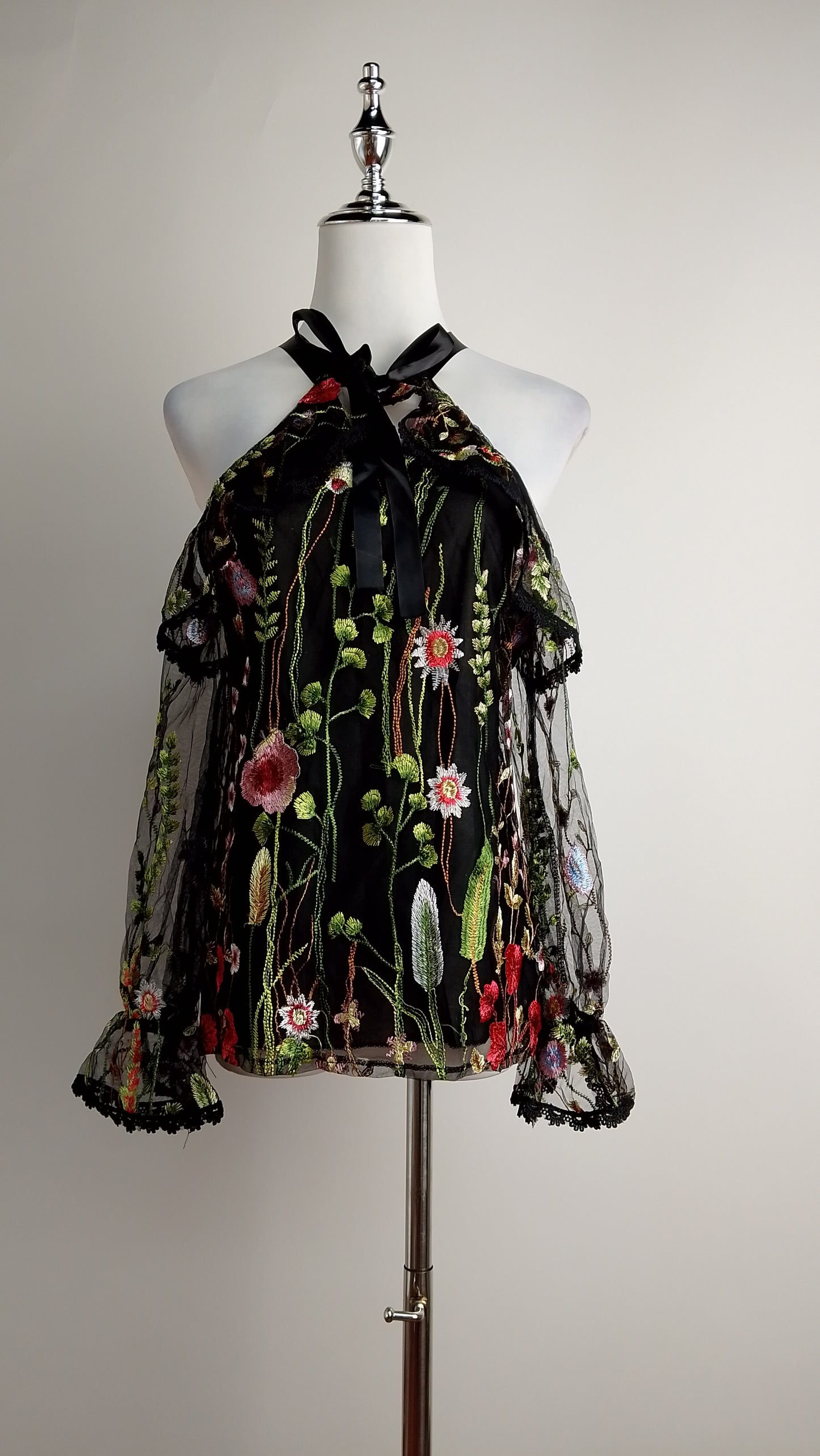 Blusa negra hombros descubiertos / ANB12