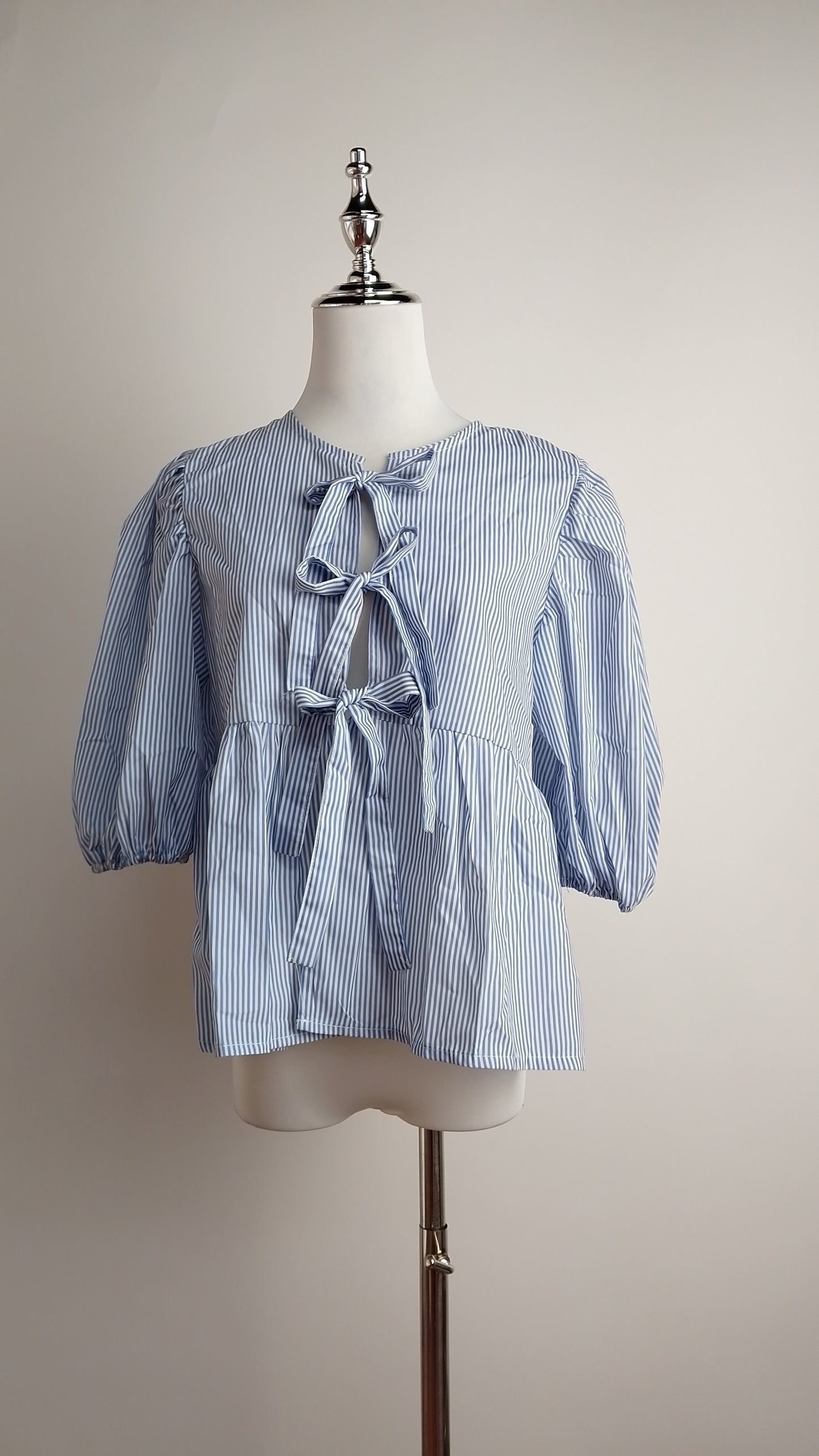 Blusa celeste manga corta lazo / ANB15