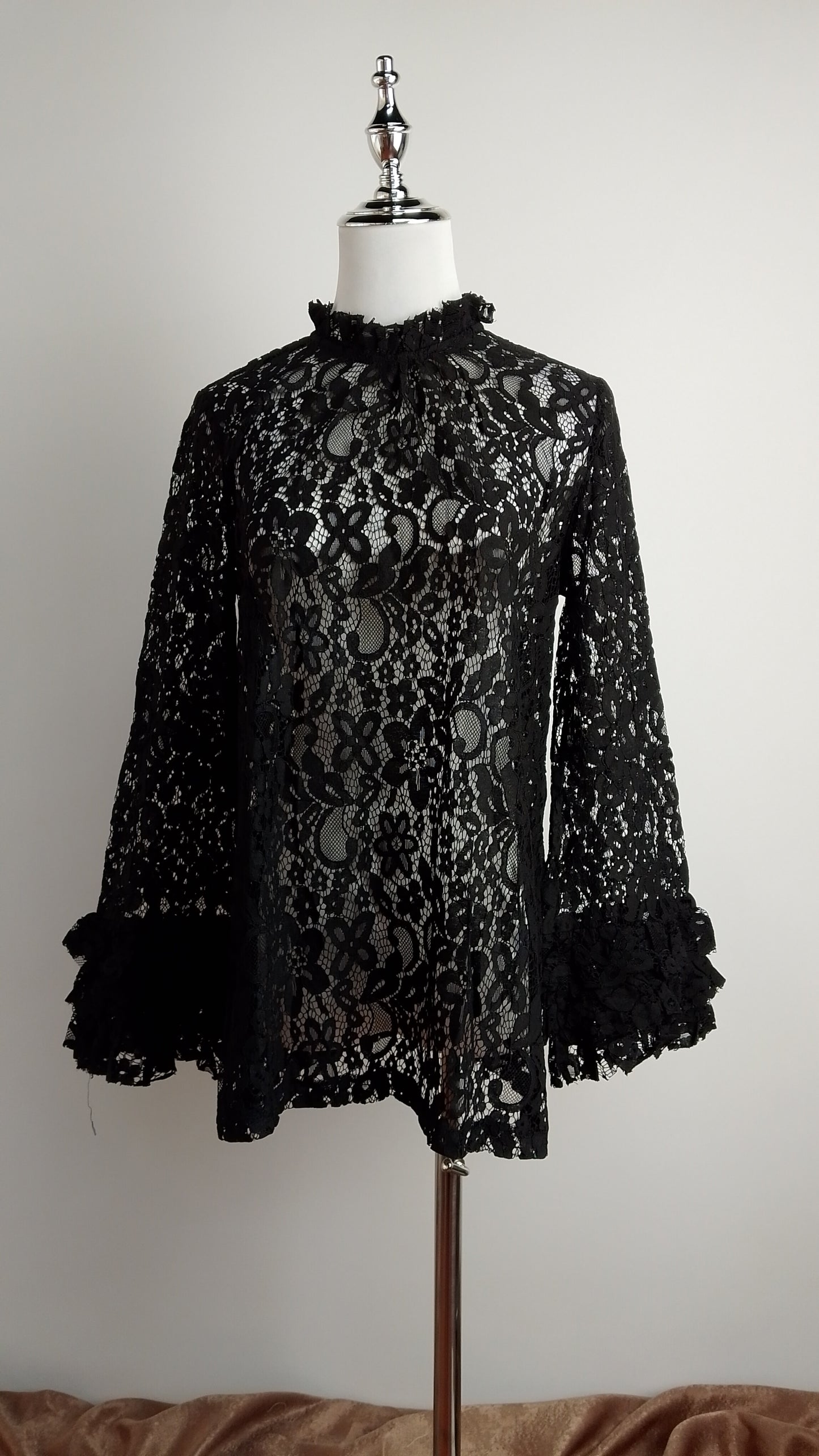 Blusa negra encaje sofisticada / ANB29