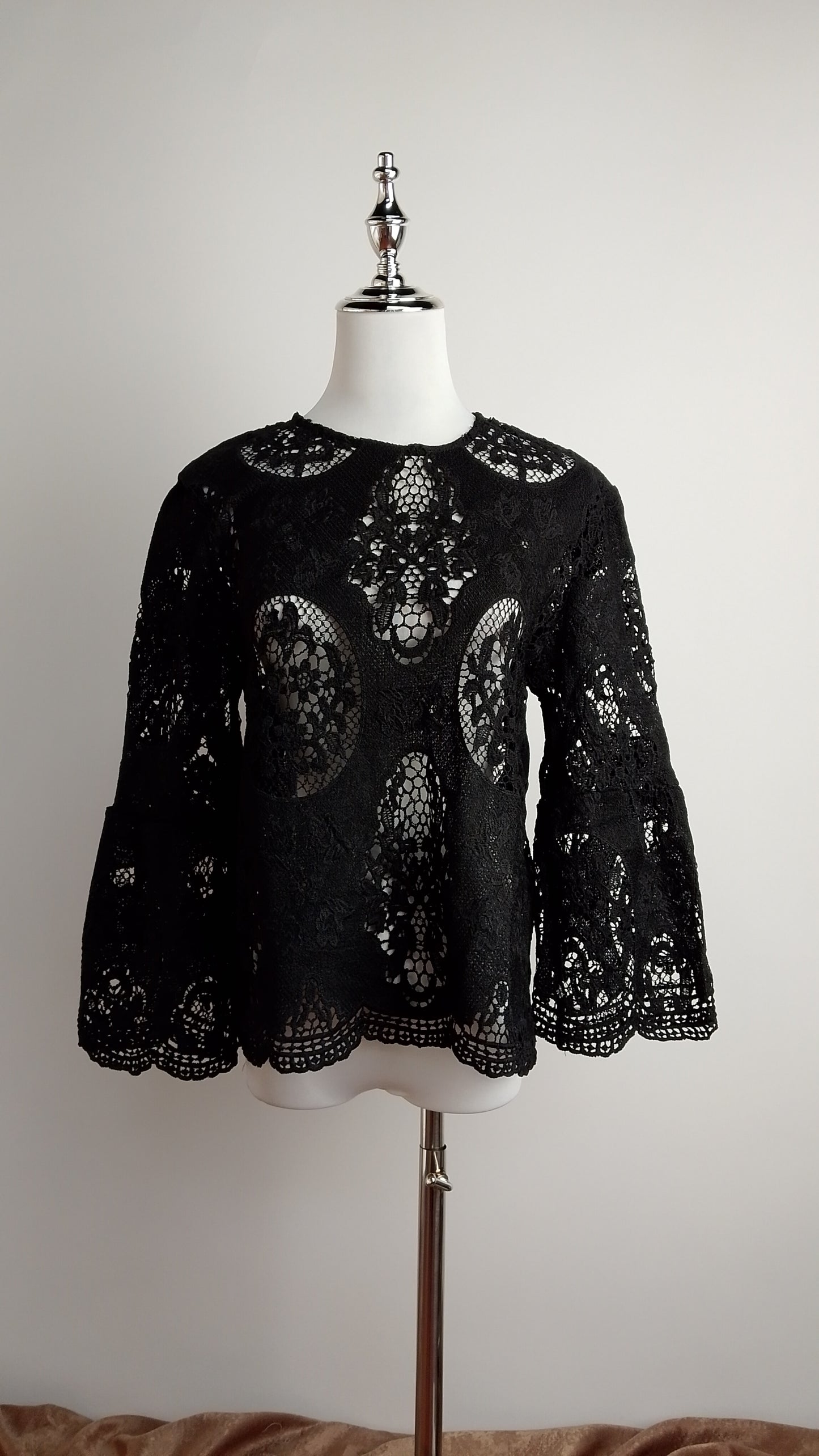 Blusa negra romántica encaje / ANB24