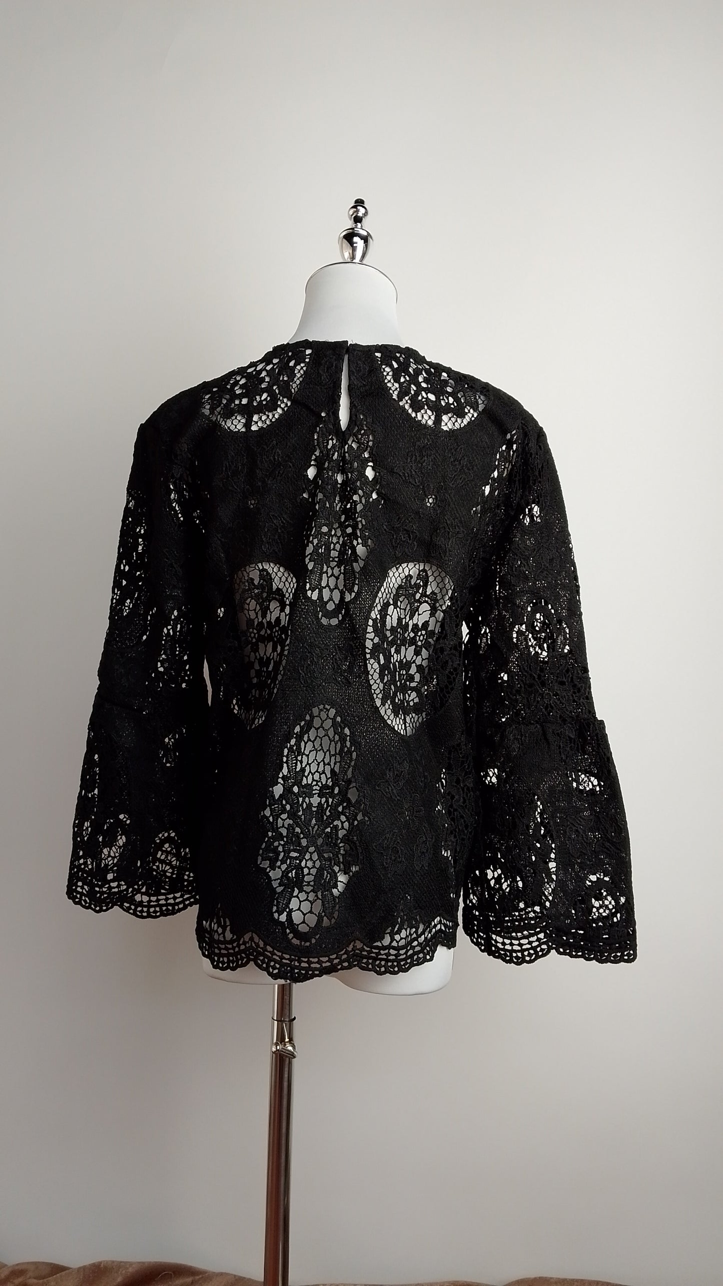 Blusa negra romántica encaje / ANB24