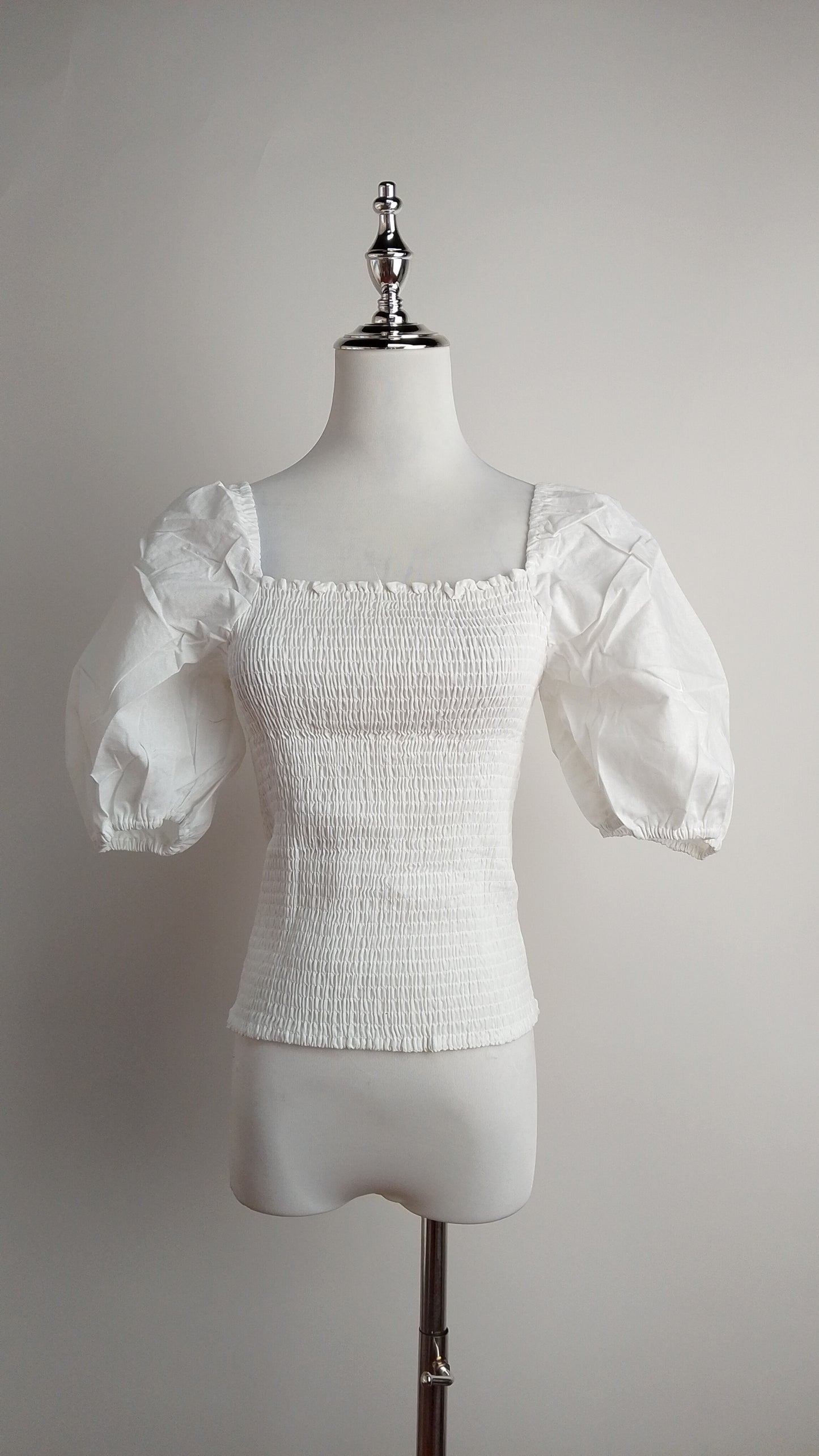 Blusa blanca manga corta romántica / ANB30