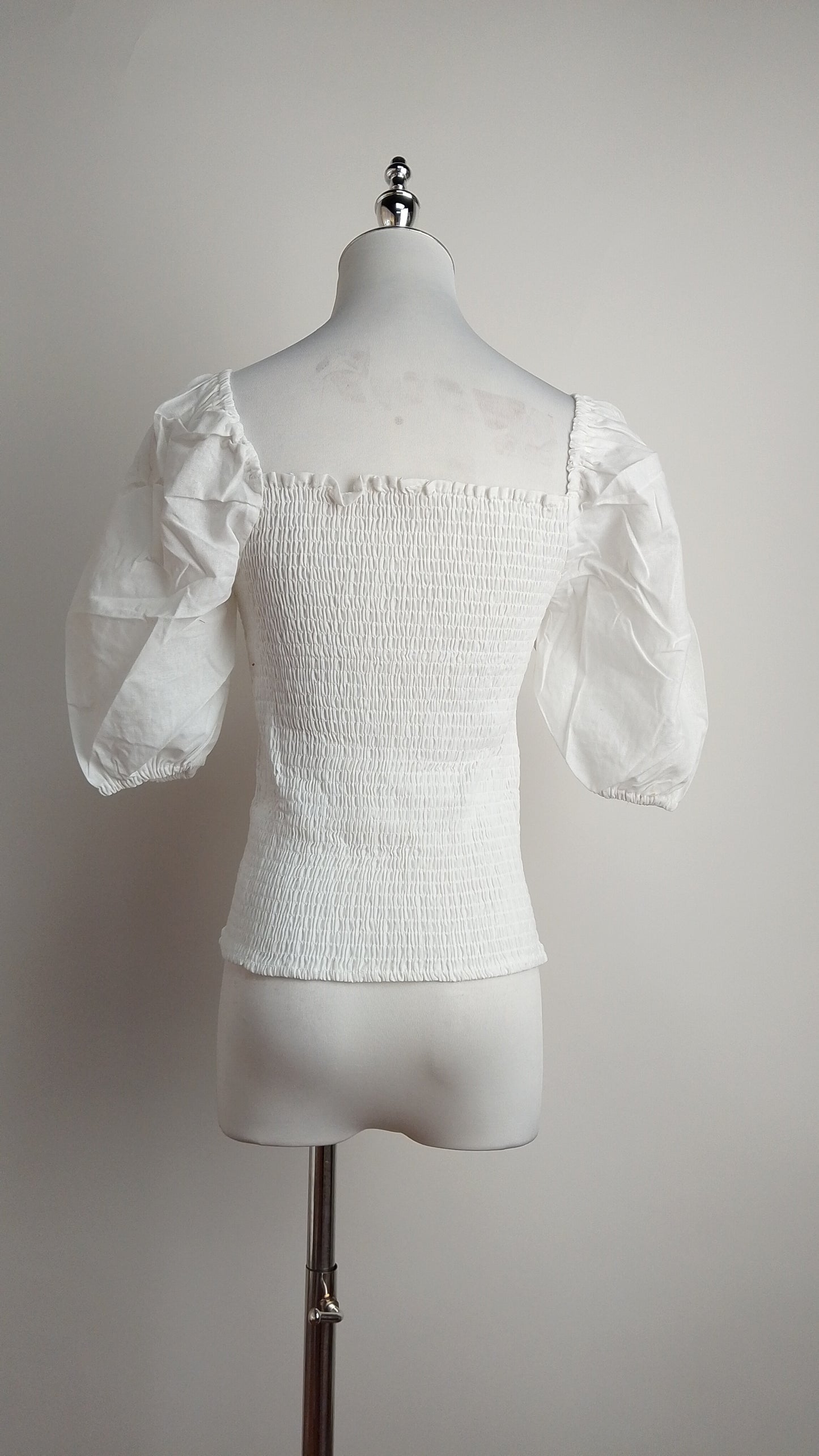 Blusa blanca manga corta romántica / ANB30