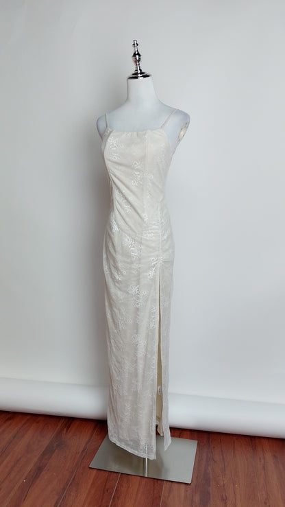 Vestido blanco con abertura lateral / UV7
